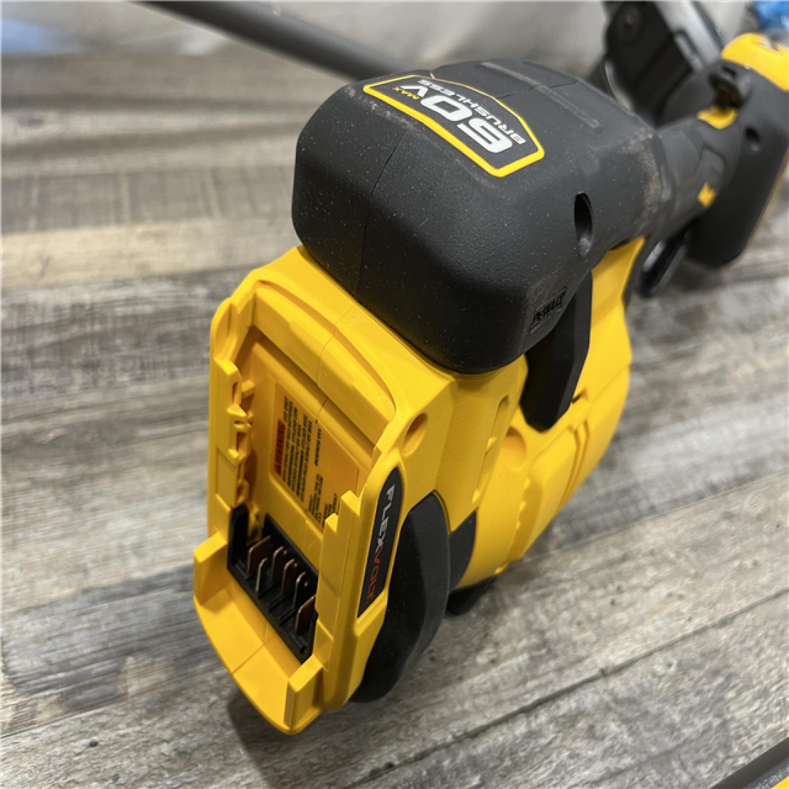 AS-IS DEWALT FLEXVOLT 60V MAX 7.5 in. Cordless Battery Powered Attachment Capable Edger Kit