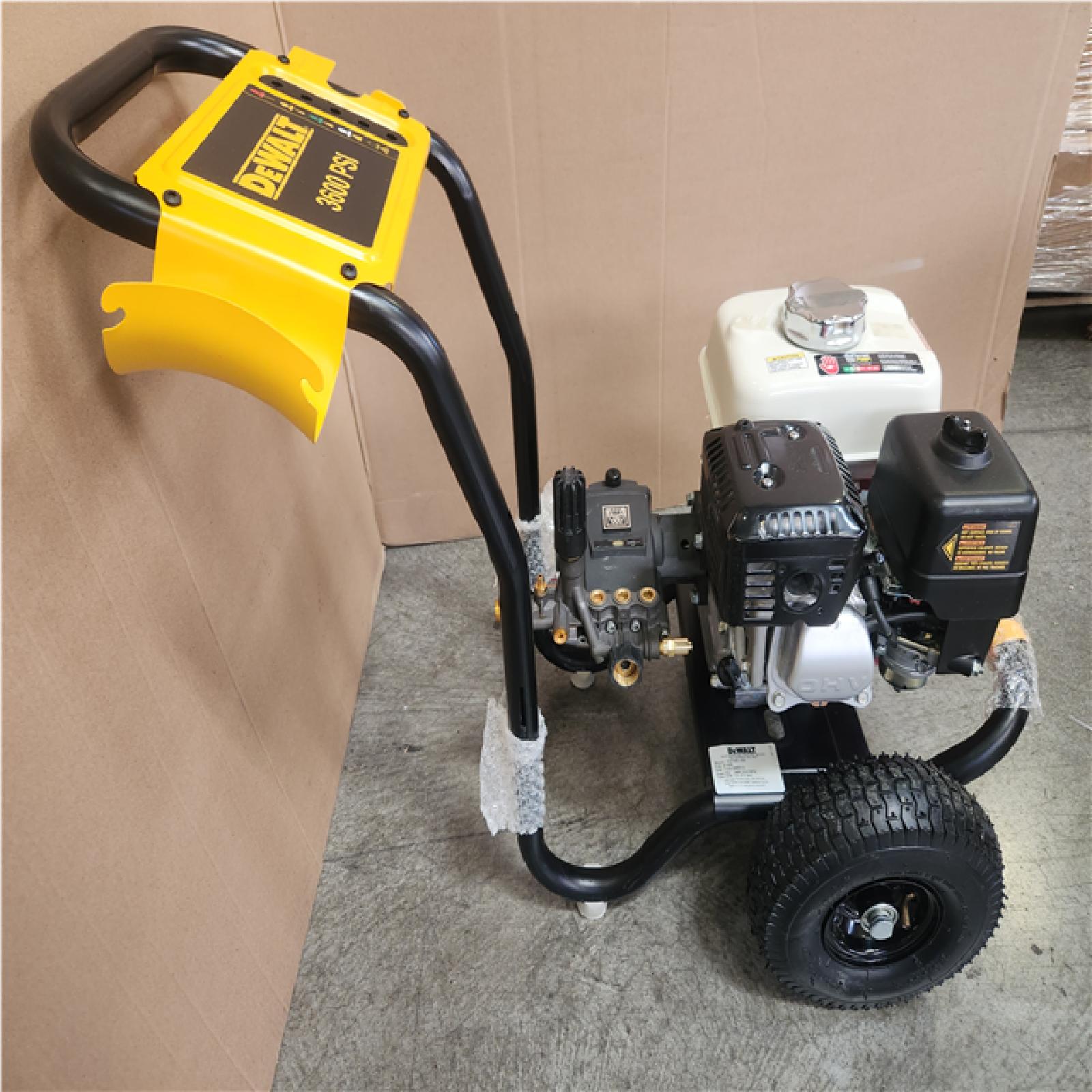 Phoenix NEW DEWALT 3600 PSI 2.5 GPM Cold Water Gas Professional Pressure Washer with HONDA GX200 Engine