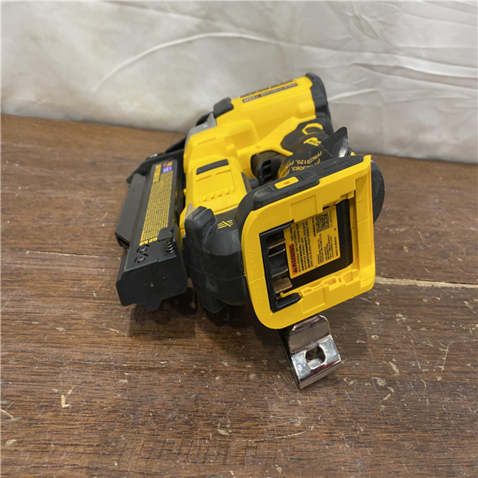 AS-IS DEWALT ATOMIC 20V MAX Lithium Ion Cordless 23 Gauge Pin Nailer Kit with 3.0Ah Battery and Charger