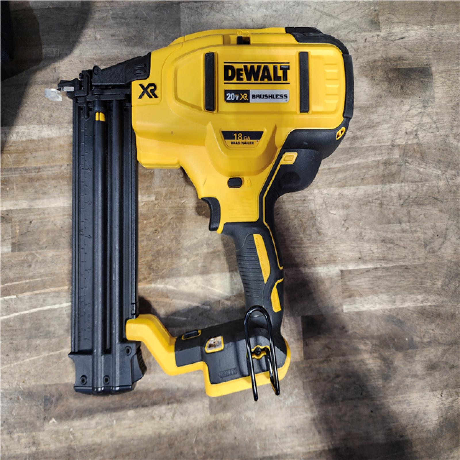 HOUSTON LOCATION - AS-IS DEWALT 20V MAX XR 18 Gauge Brad Nailer Kit