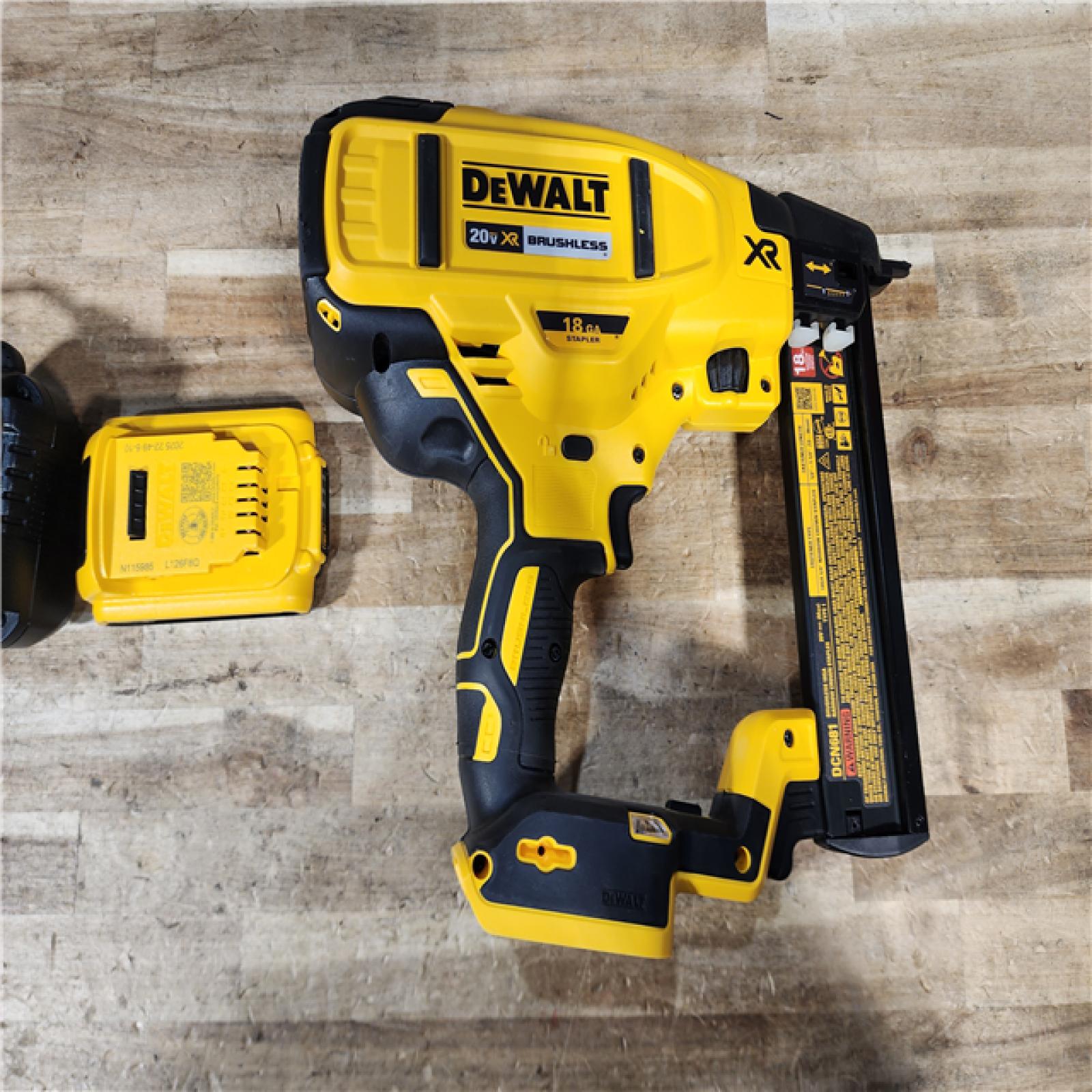HOUSTON LOCATION - AS - IS DEWALT 20V MAX XR Lithium-Ion Cordless 18-Gauge Narrow Crown Stapler Kit