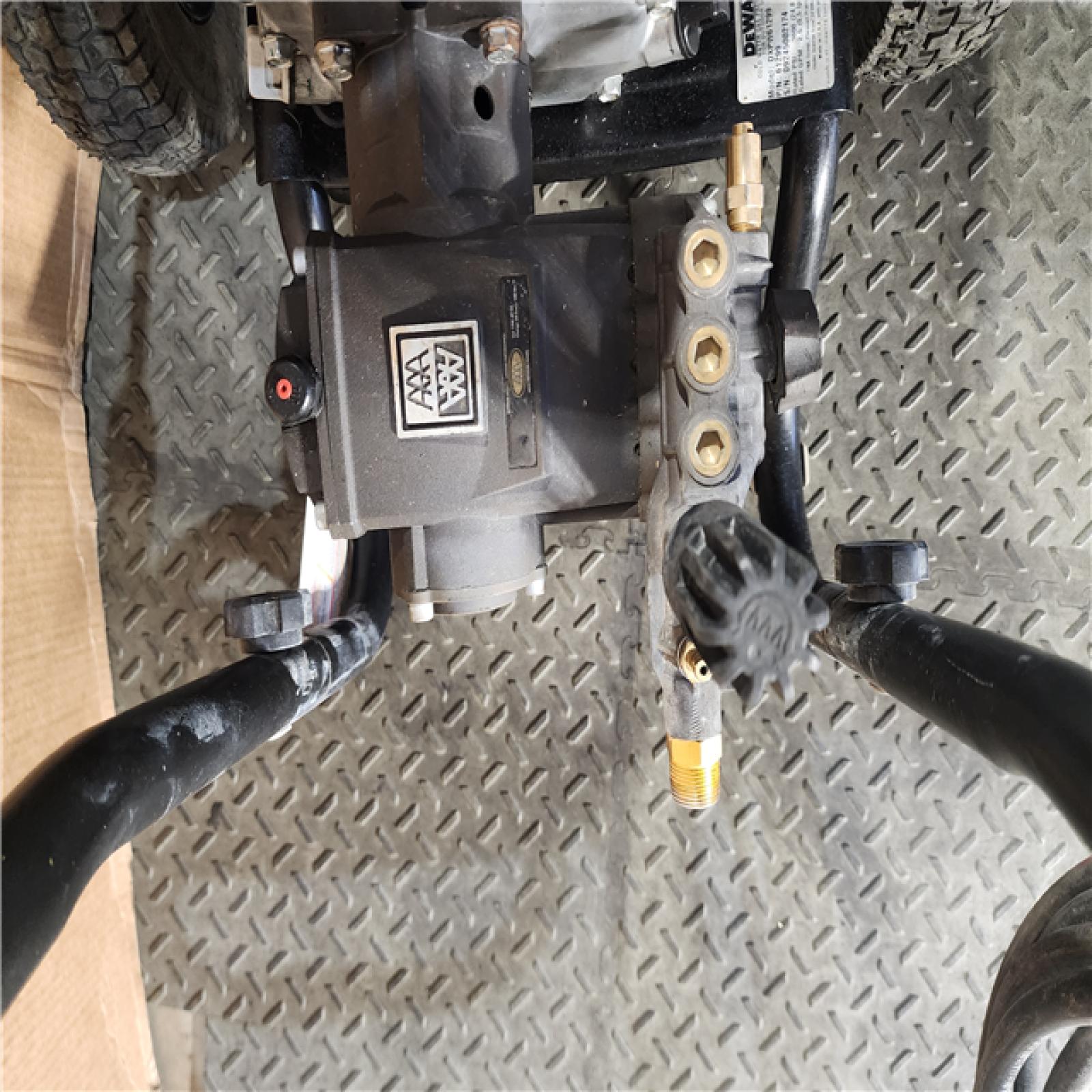 HOUSTON LOCATION - AS-IS DEWALT 3600 PSI 2.5 GPM Gas Cold Water Professional Pressure Washer with HONDA GX200 Engine