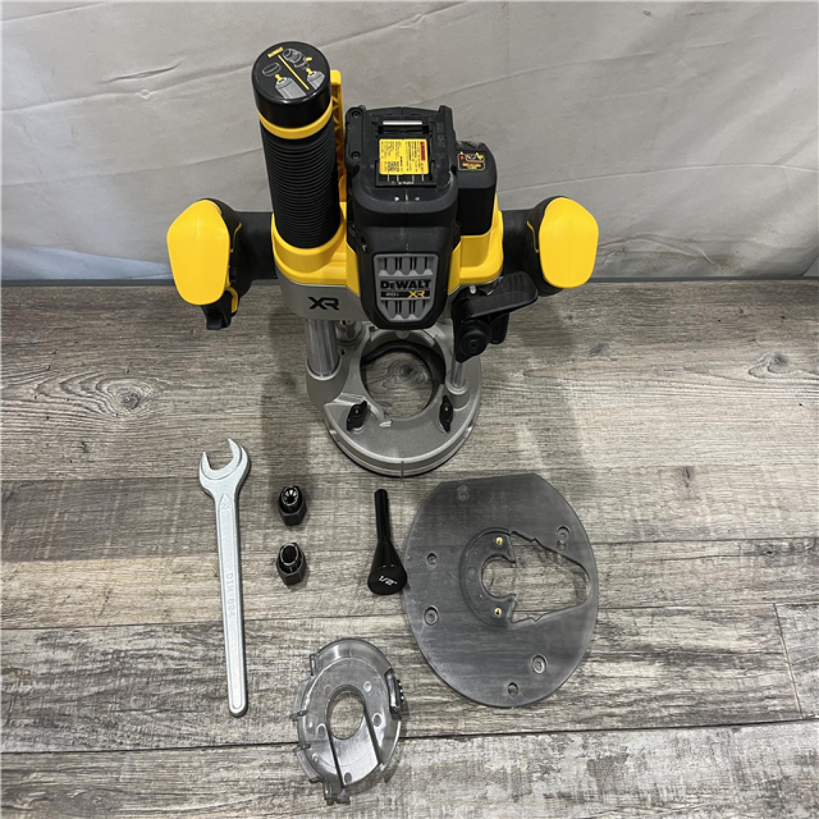 AS-IS DEWALT 20V MAX XR 2-1/4 Peak HP Brushless Cordless Plunge Router (Tool Only)