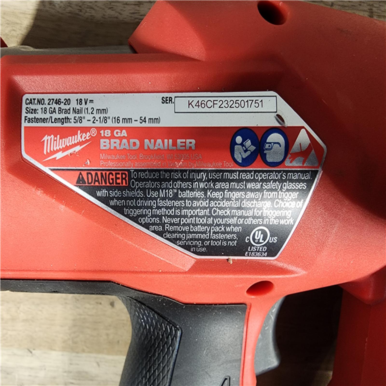 Milwaukee M18 Fuel 18V Brushless 18-Gauge Brad Nailer W/ BATTERY & CHARGER