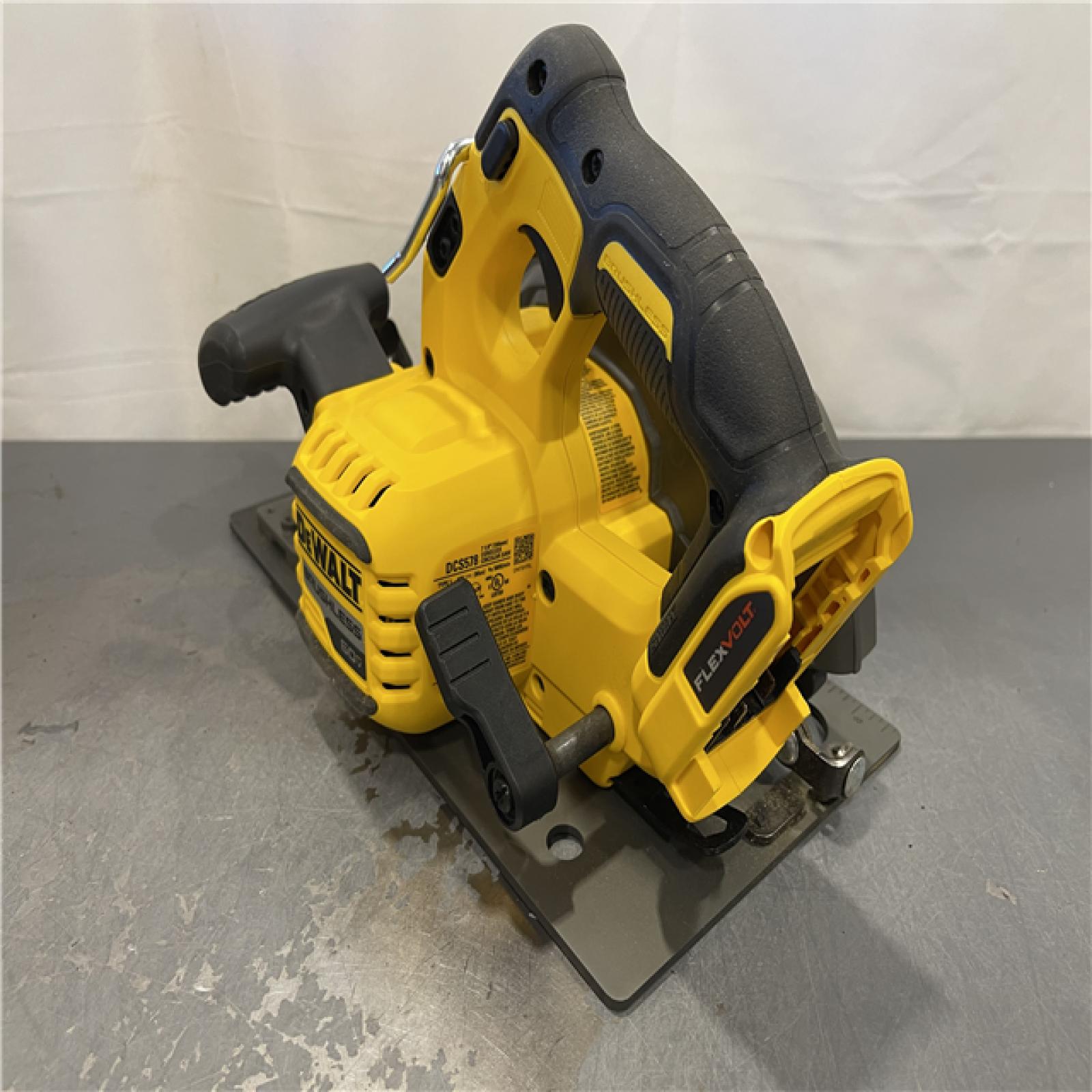 AS-IS - DeWALT FLEXVOLT 60V MAX Cordless Brushless 7-1/4 in. Circular Saw with Brake