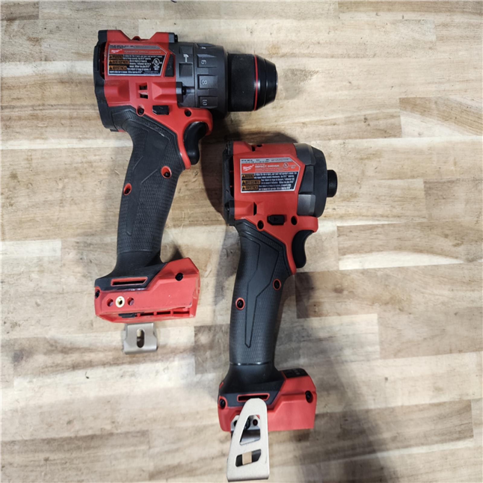 HOUSTON LOCATION - AS-IS MILWAUKEE 2 TOOL COMBO KIT W/ (2) BATTERY & CHARGER