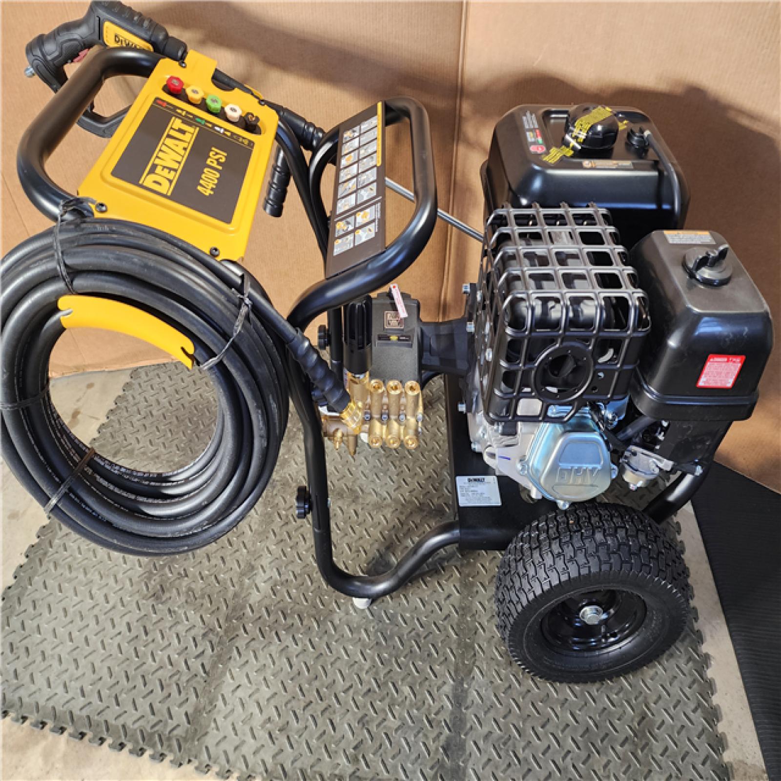 HOUSTON LOCATION - AS-IS DEWALT 4400 PSI 4.0 GPM Cold Water Gas Pressure Washer