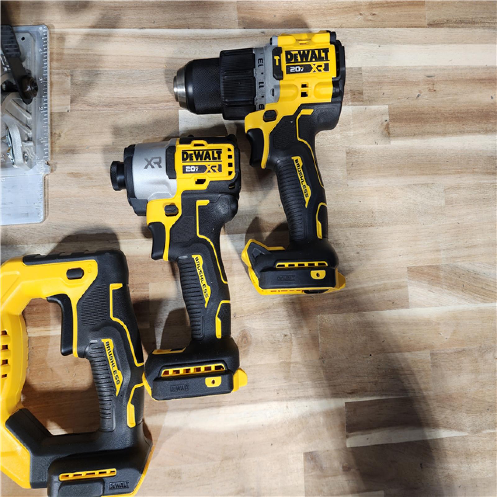 HOUSTON LOCATION - AS-IS DEWALT 5 TOOL COMBO KIT