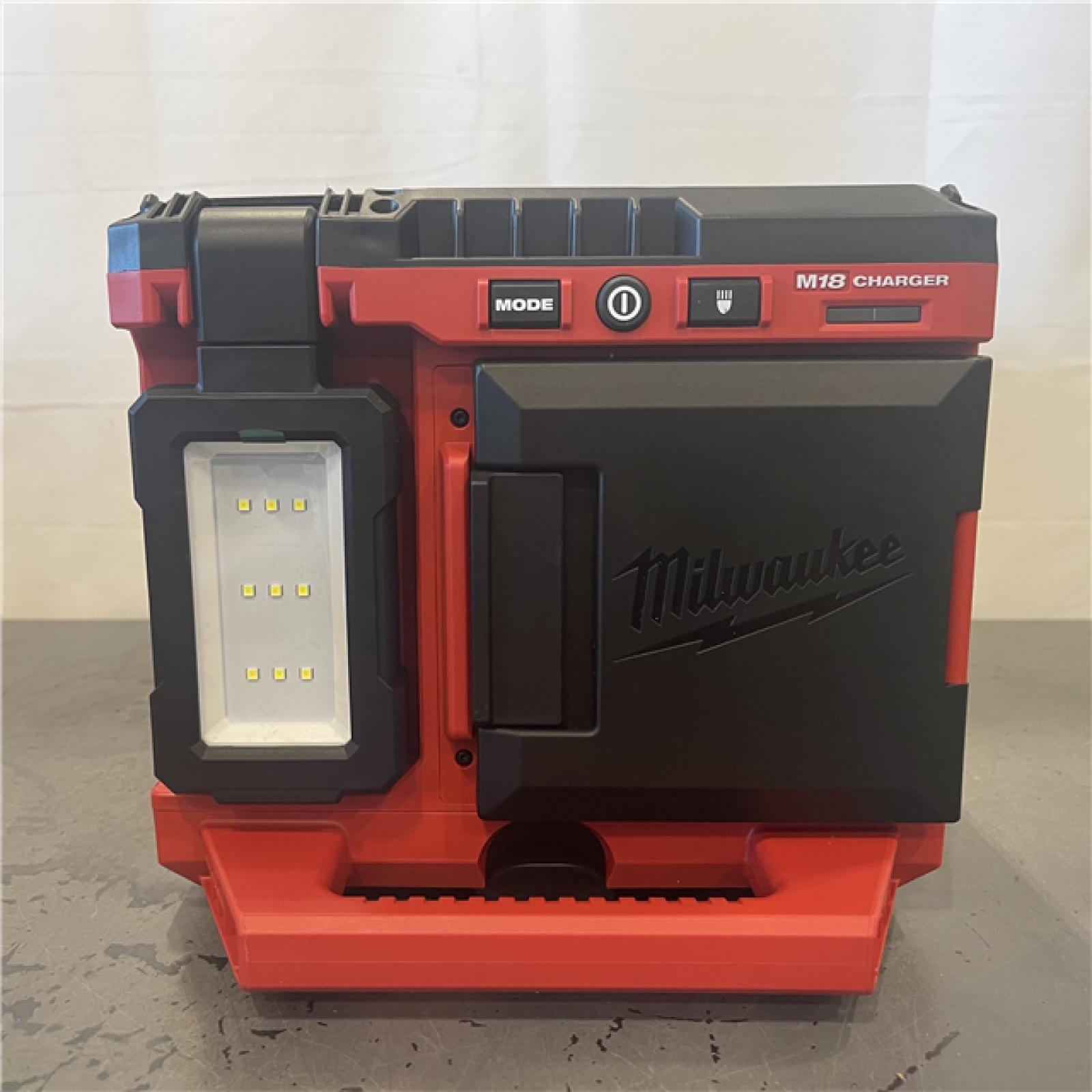 AS-IS- Milwaukee M18 PACKOUT Light/Charger