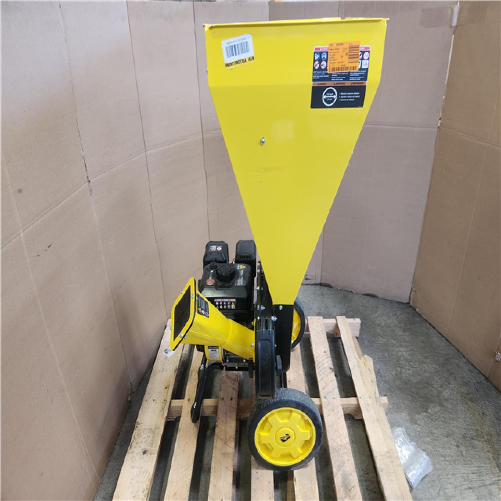 Phoenix LIKE NEW Champion Power Equipment 3 in. Dia 224 cc 2-in-1 Upright Gas Powered Wood Chipper Shredder