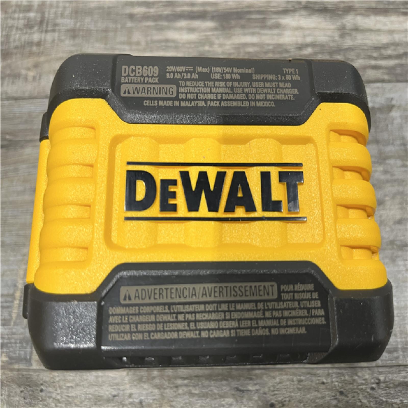 AS-IS DEWALT 20V/60V MAX FLEXVOLT Lithium-Ion 9.0Ah Battery and Charger Starter Kit