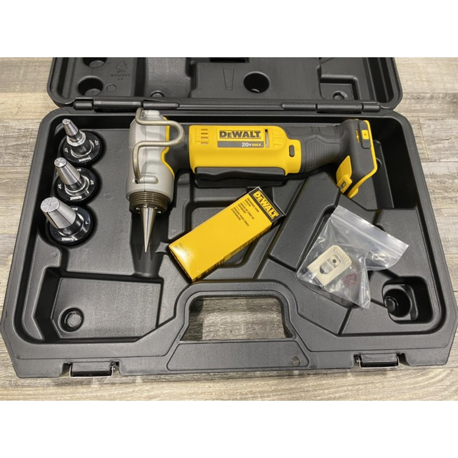 LIKE NEW - DEWALT 20V MAX Cordless 1 in. PEX Expansion Tool Kit