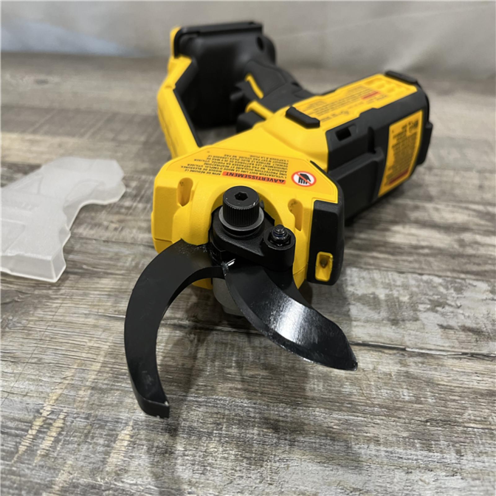 LIKE NEW - DEWALT 20-Volt MAX 1 -1/2 in. Capacity Cordless Battery Powered Pruner (Tool Only)