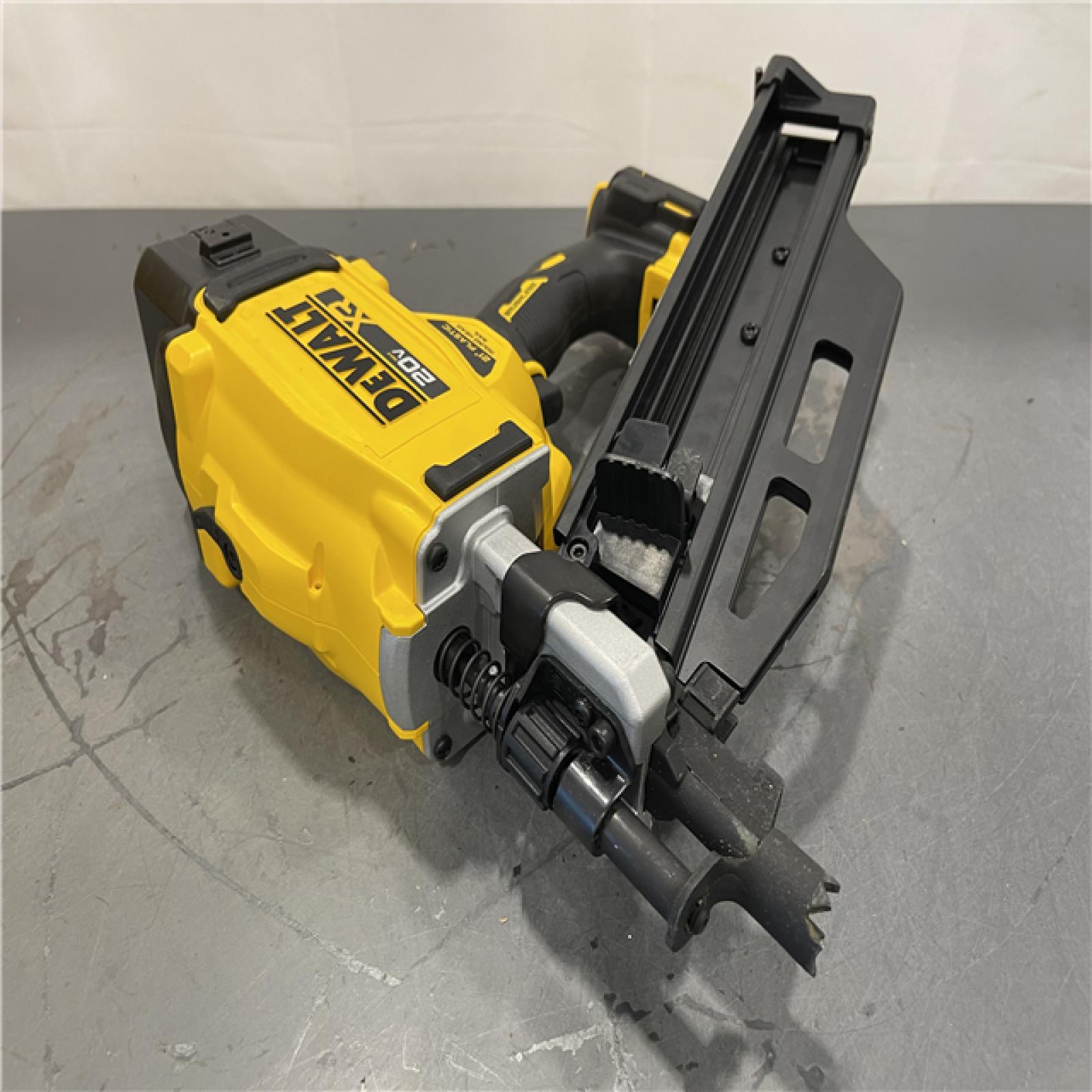 AS-IS - DEWALT 20-Volt 21° Cordless Framing Nailer