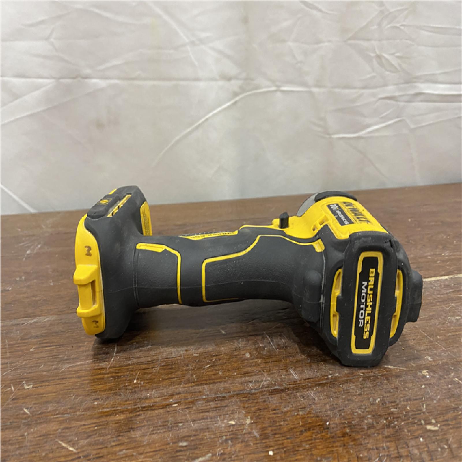 AS-ISDEWALT ATOMIC 20V MAX* Brushless Cordless Compact 1/4 in. Impact Driver Kit