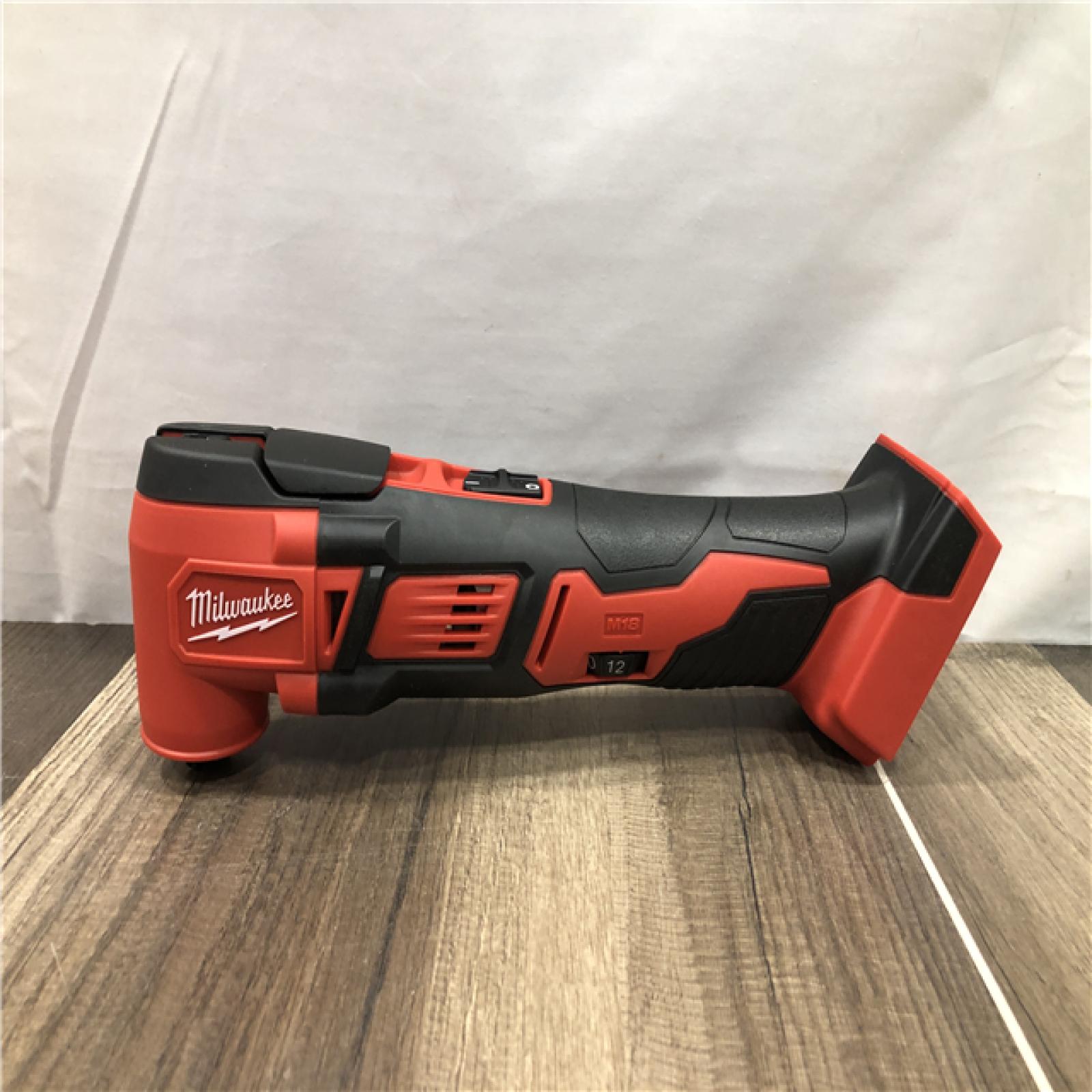 AS-IS Milwaukee M18 18V Lithium-Ion Cordless Oscillating Multi-Tool Kit