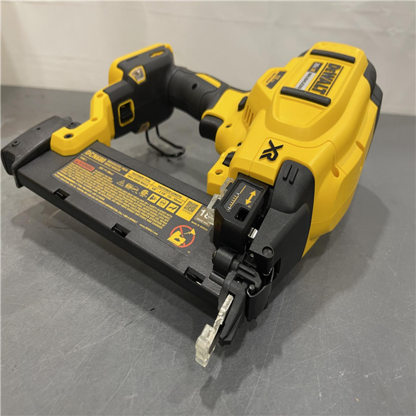 AS-IS - DeWalt 20V MAX XR Lithium-Ion Electric Cordless 18-Gauge Brad Nailer