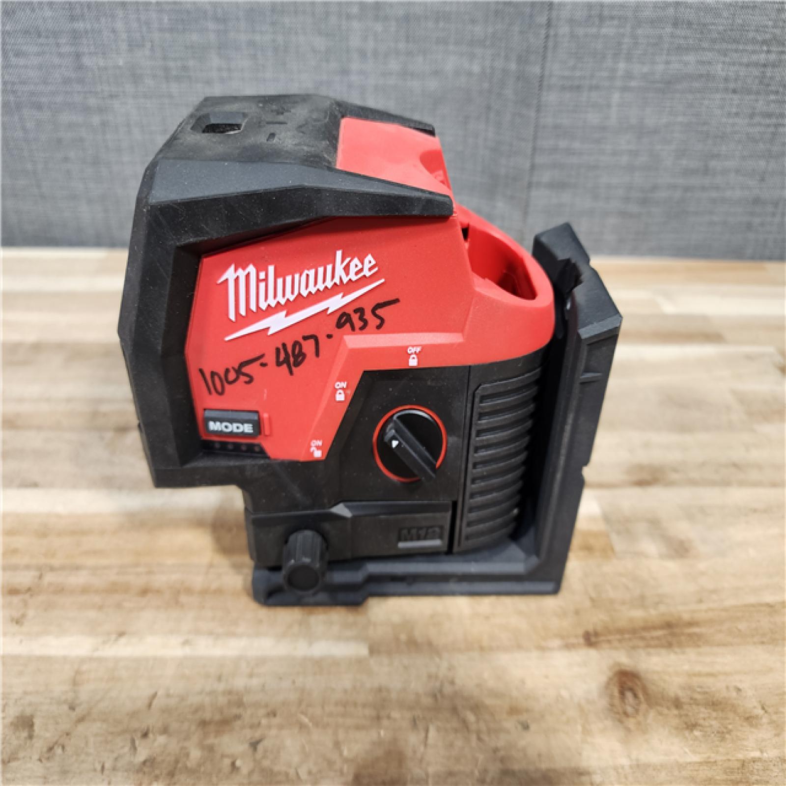 HOUSTON LOCATION - AS-IS Milwaukee 12-Volt Lithium-Ion Cordless Green 125 ft. Cross Line and Plumb Points Laser Level Kit