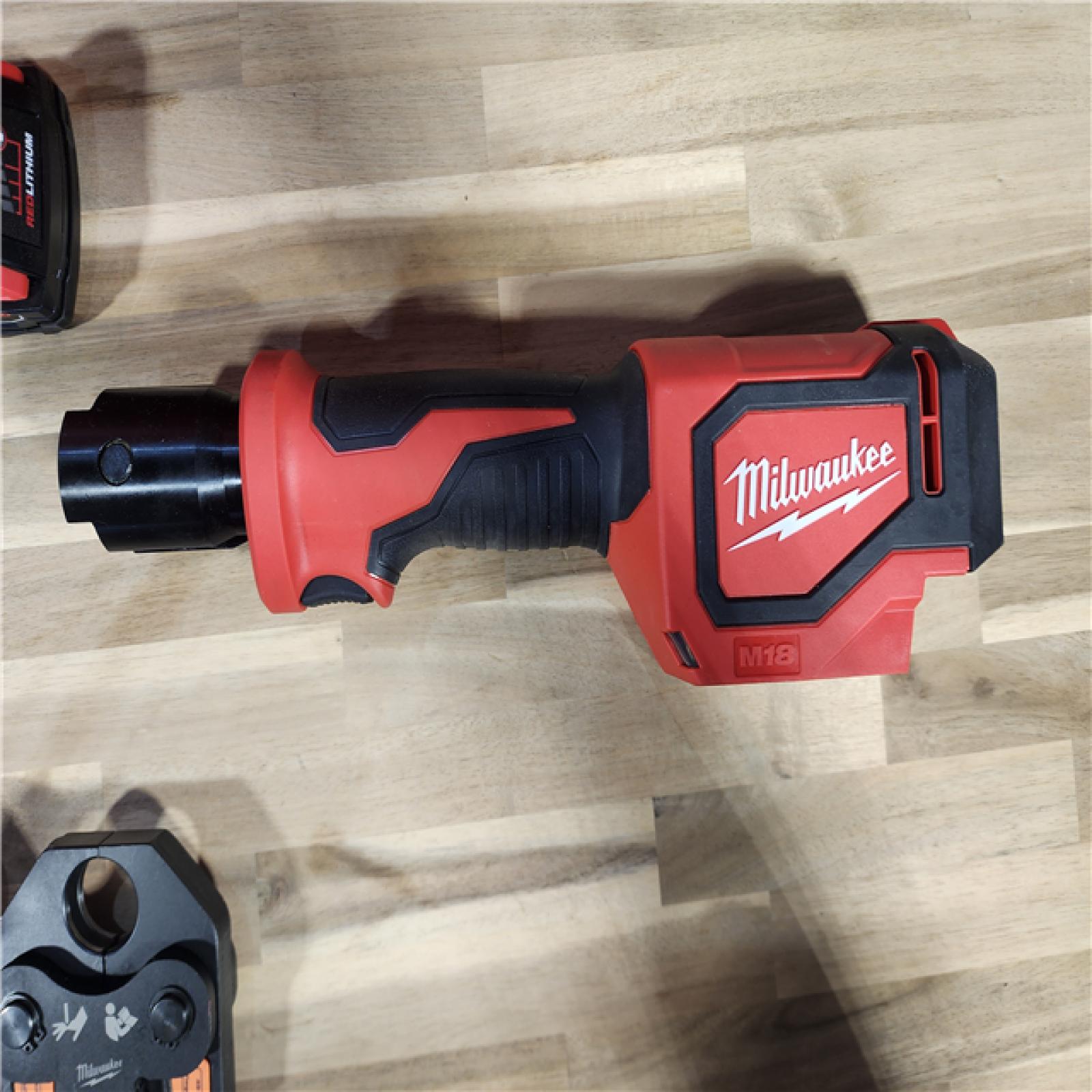 HOUSTON LOCATION - AS-IS Milwaukee 2674-22P - M18 Short Throw Press Tool Kit
