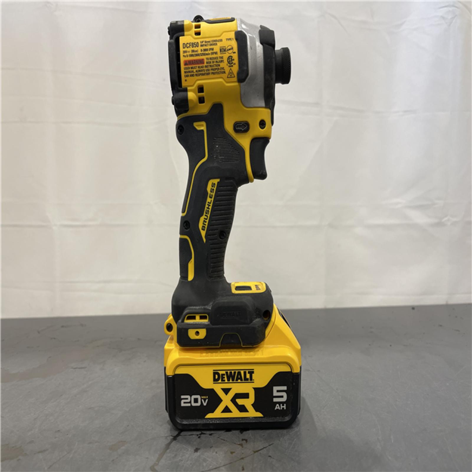 AS-IS - DeWalt 20V MAX ATOMIC 1/4 in. Cordless Brushless 3-Speed Impact Driver Kit