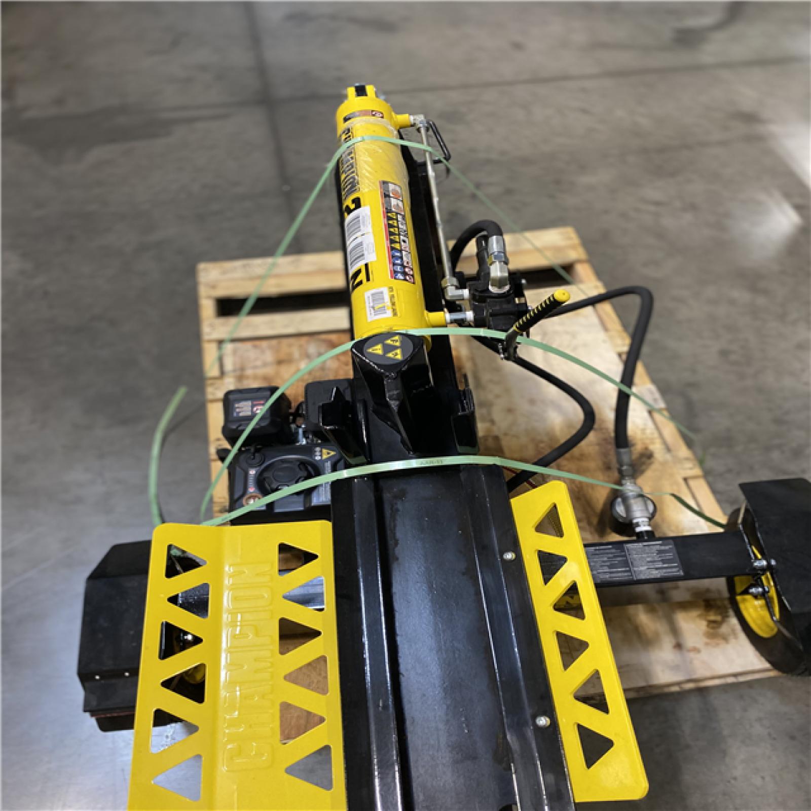 Dallas Location - As-Is Champion Power Equipment 27 Ton 224 cc Gas Log Splitter