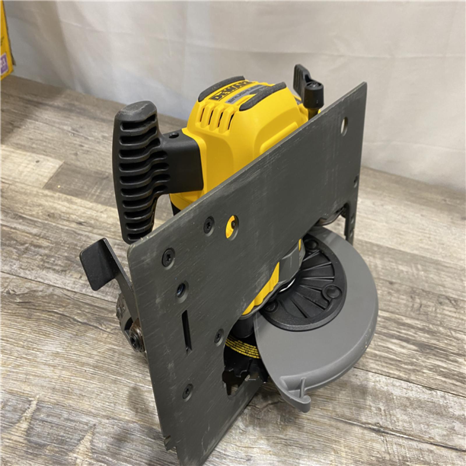 AS-IS DEWALT FLEXVOLT 60V MAX Cordless Brushless 7-1/4 in. Circular Saw with Brake (Tool Only)