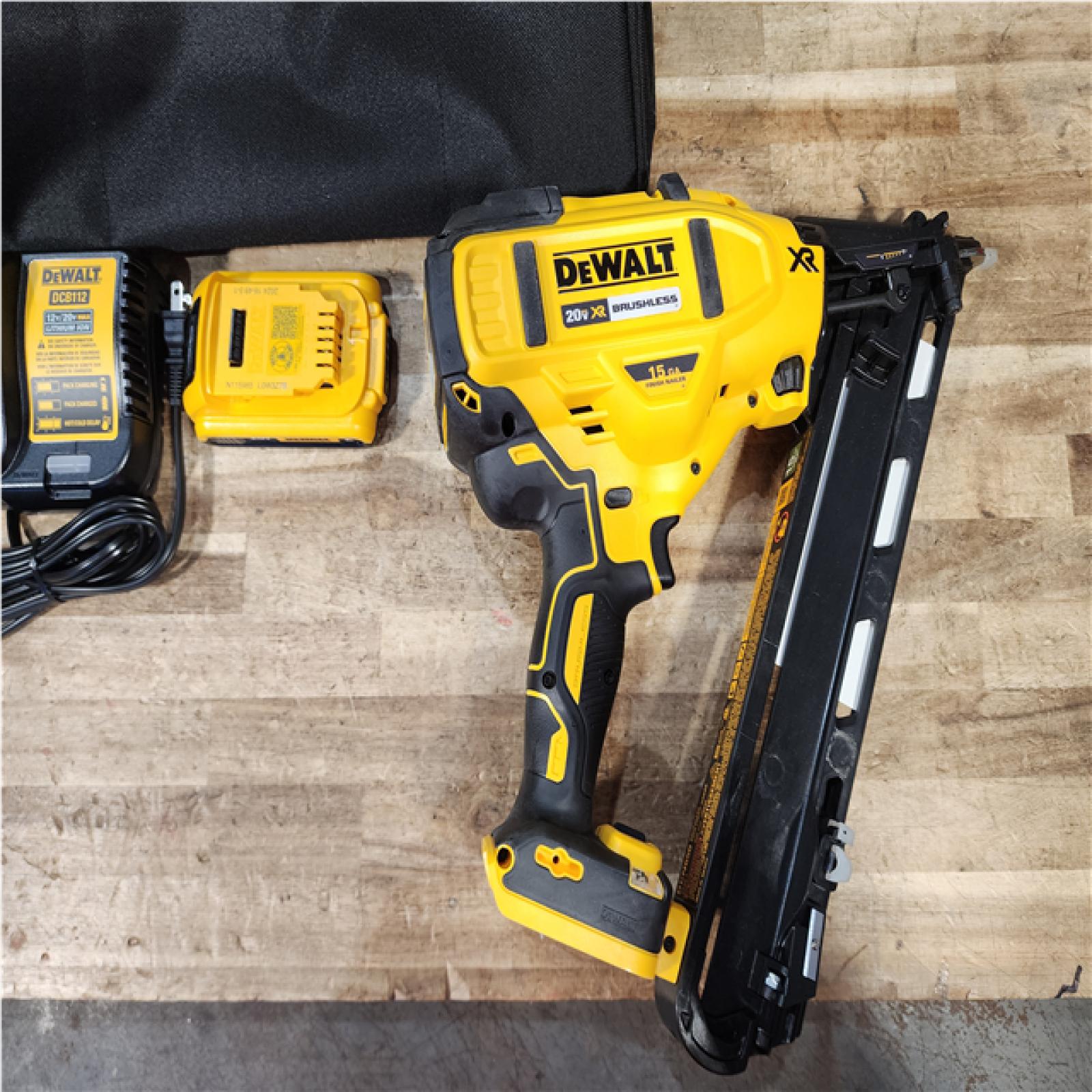 HOUSTON LOCATION - AS - IS DEWALT FINISH NAILER KIT