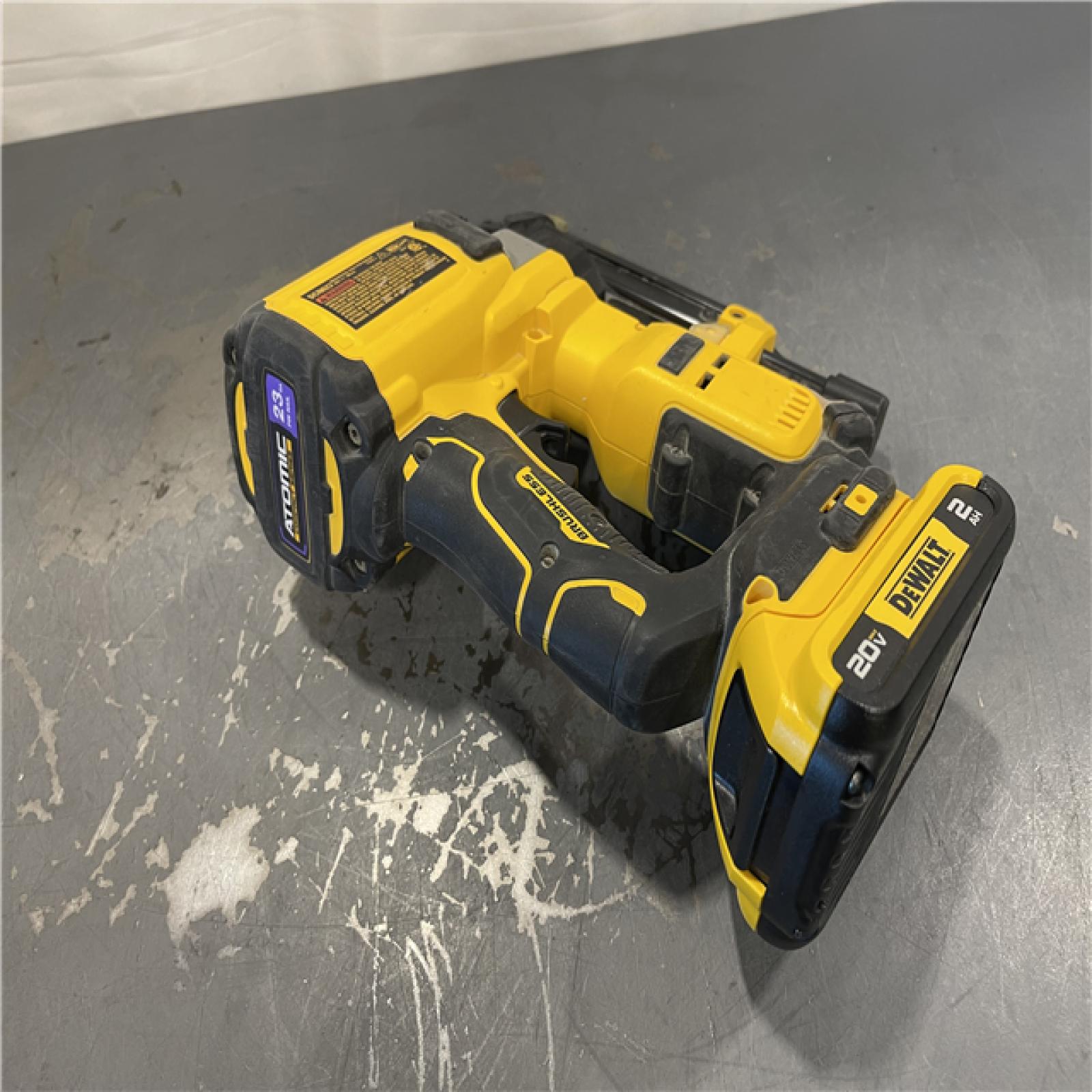 AS-IS - DEWALT ATOMIC 20V MAX Lithium Ion Cordless 23 Gauge Pin Nailer Kit