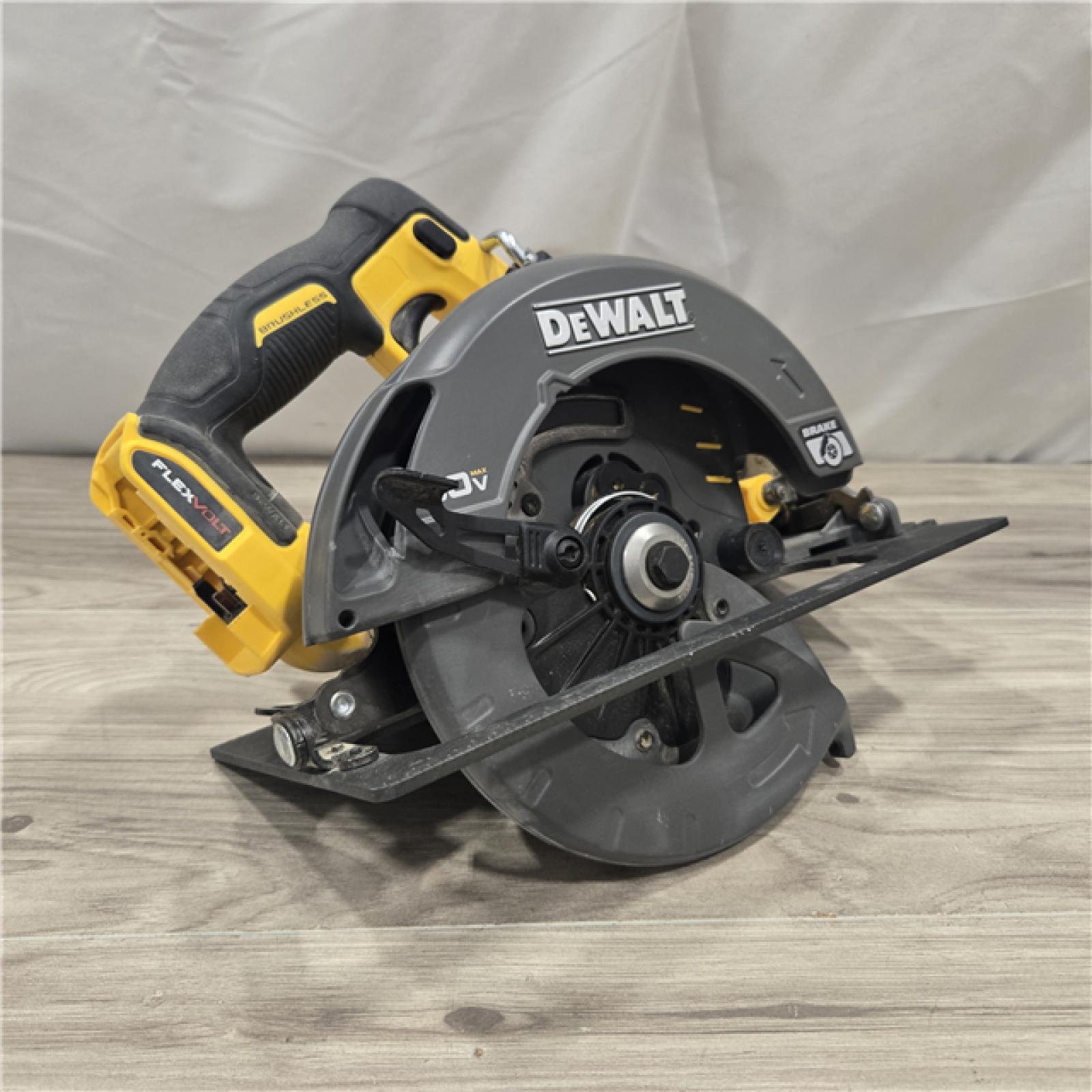 AS-IS DeWALT Flexvolt Max 7-1/4 60V Circular Saw (Tool Only)