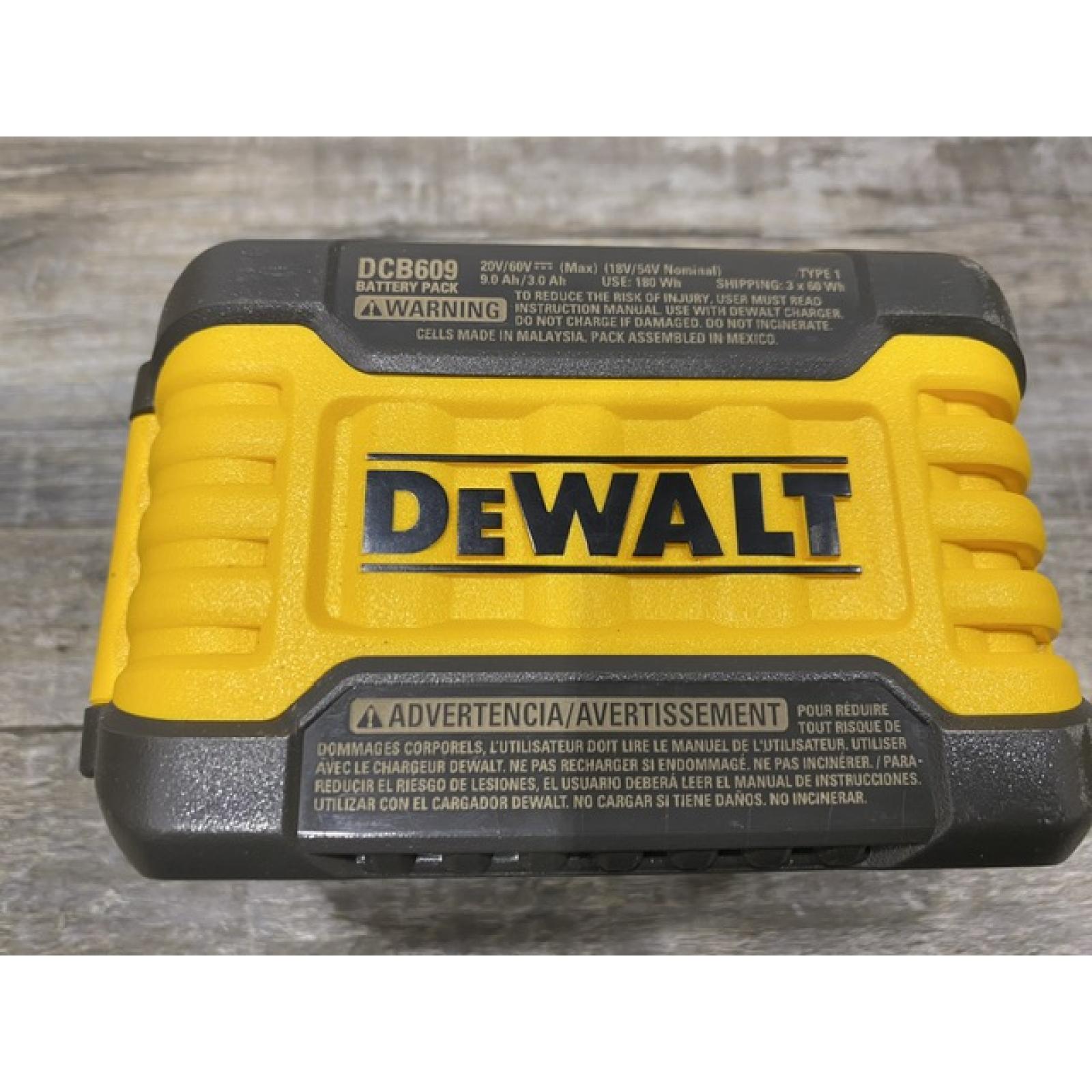 AS-IS DEWALT 20V/60V MAX FLEXVOLT Lithium-Ion 9.0Ah Battery and Charger Starter Kit