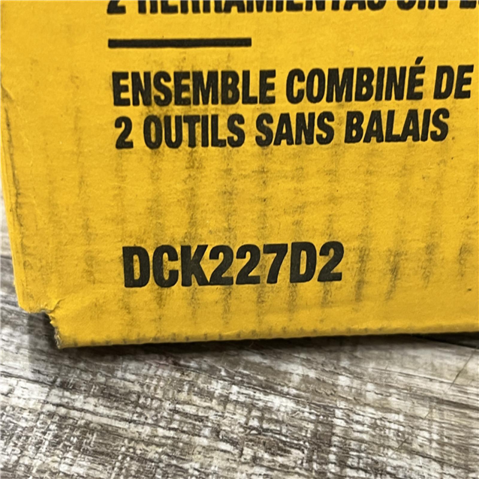 NEW - DEWALT 20V MAX Brushless 1/2 in. Drill Driver & 1/4 in. Impact Driver Kit