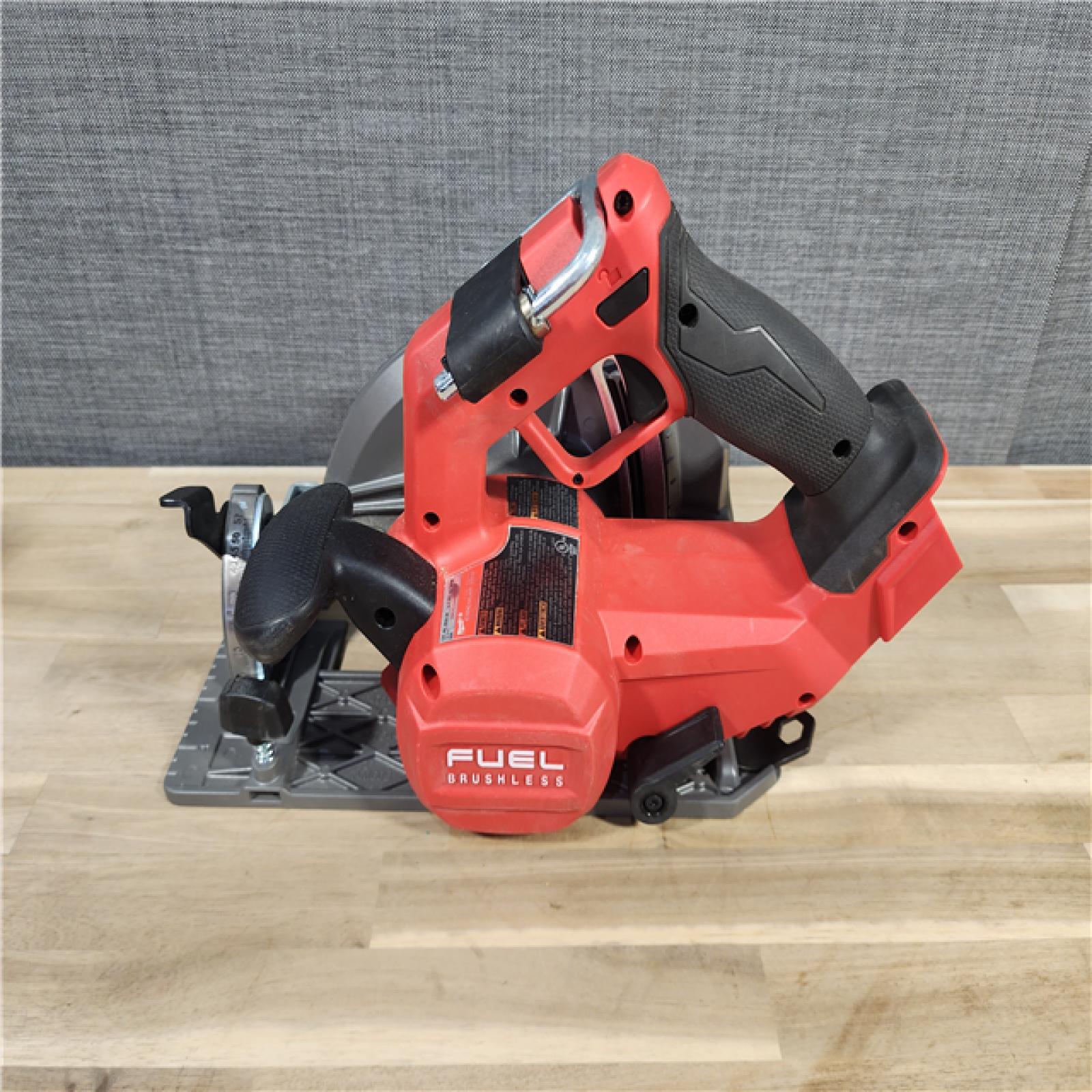HOUSTON LOCATION - AS-IS Milwaukee Tools M18 FUEL 7-1/4 Circular Saw (Tool Only) 2834-20
