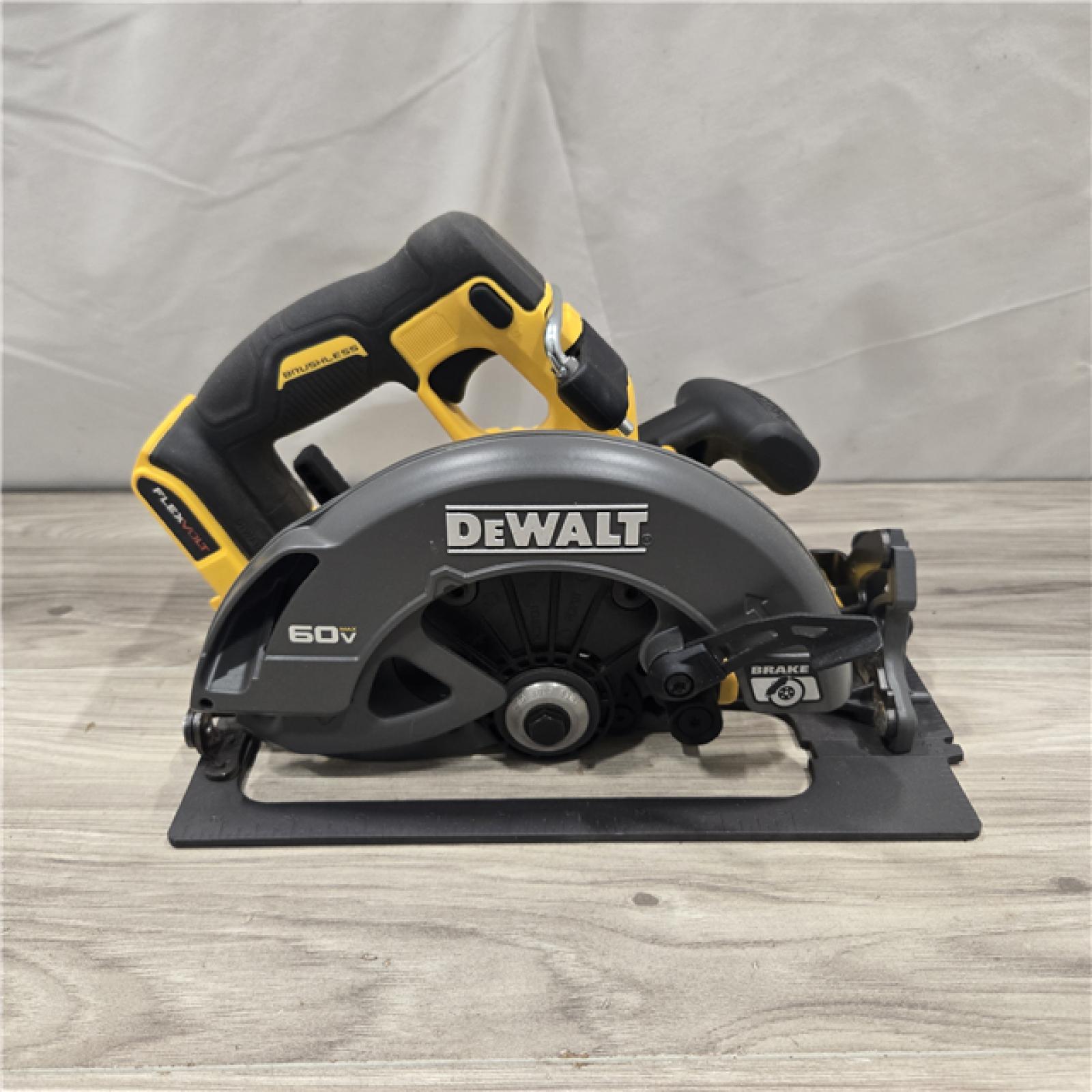 AS-IS DeWALT Flexvolt Max 7-1/4 60V Circular Saw (Tool Only)