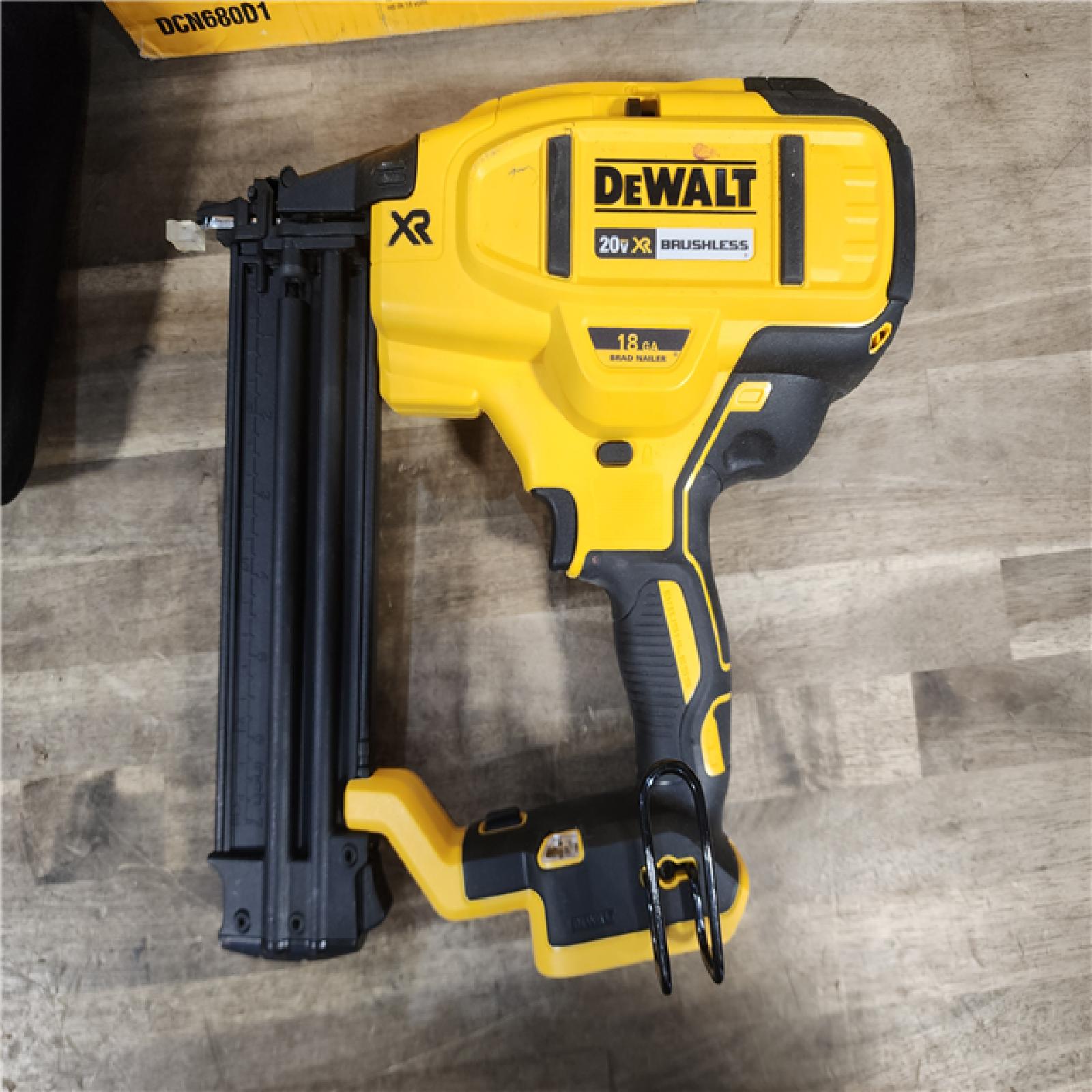 HOUSTON LOCATION - AS-IS DEWALT 20V MAX XR 18 Gauge Brad Nailer Kit