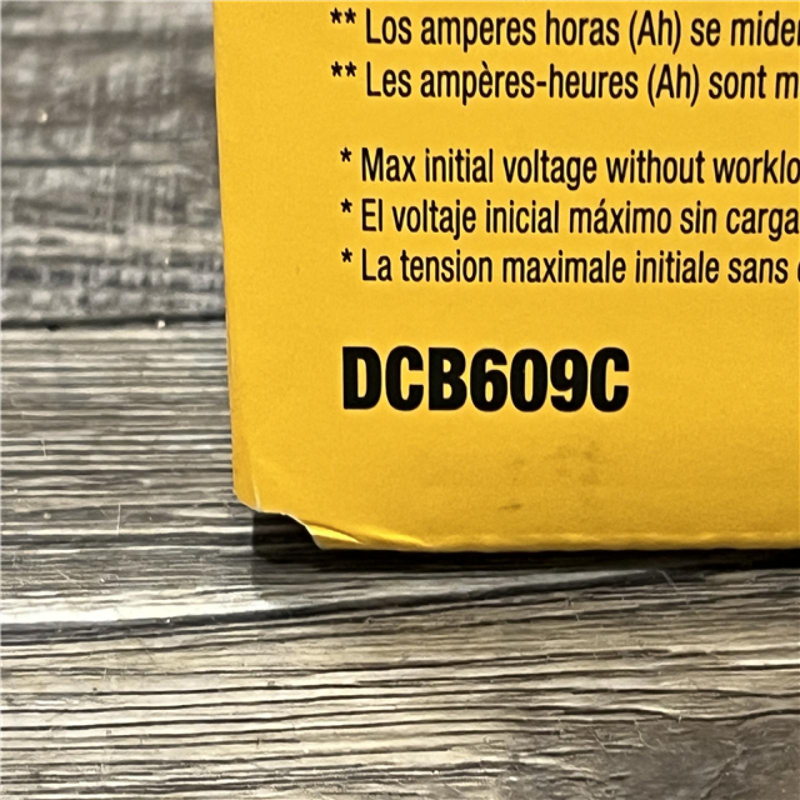 NEW - DEWALT 20V/60V MAX FLEXVOLT Lithium-Ion 9.0Ah Battery and Charger Starter Kit