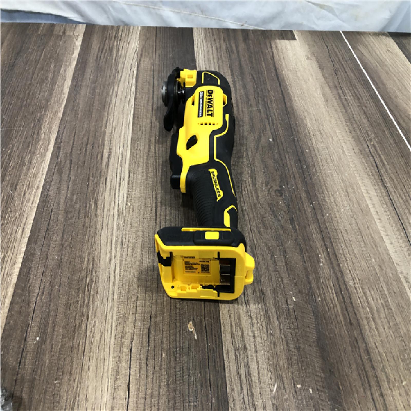AS-IS DEWALT ATOMIC 20V MAX Cordless Brushless Oscillating Multi Tool Kit