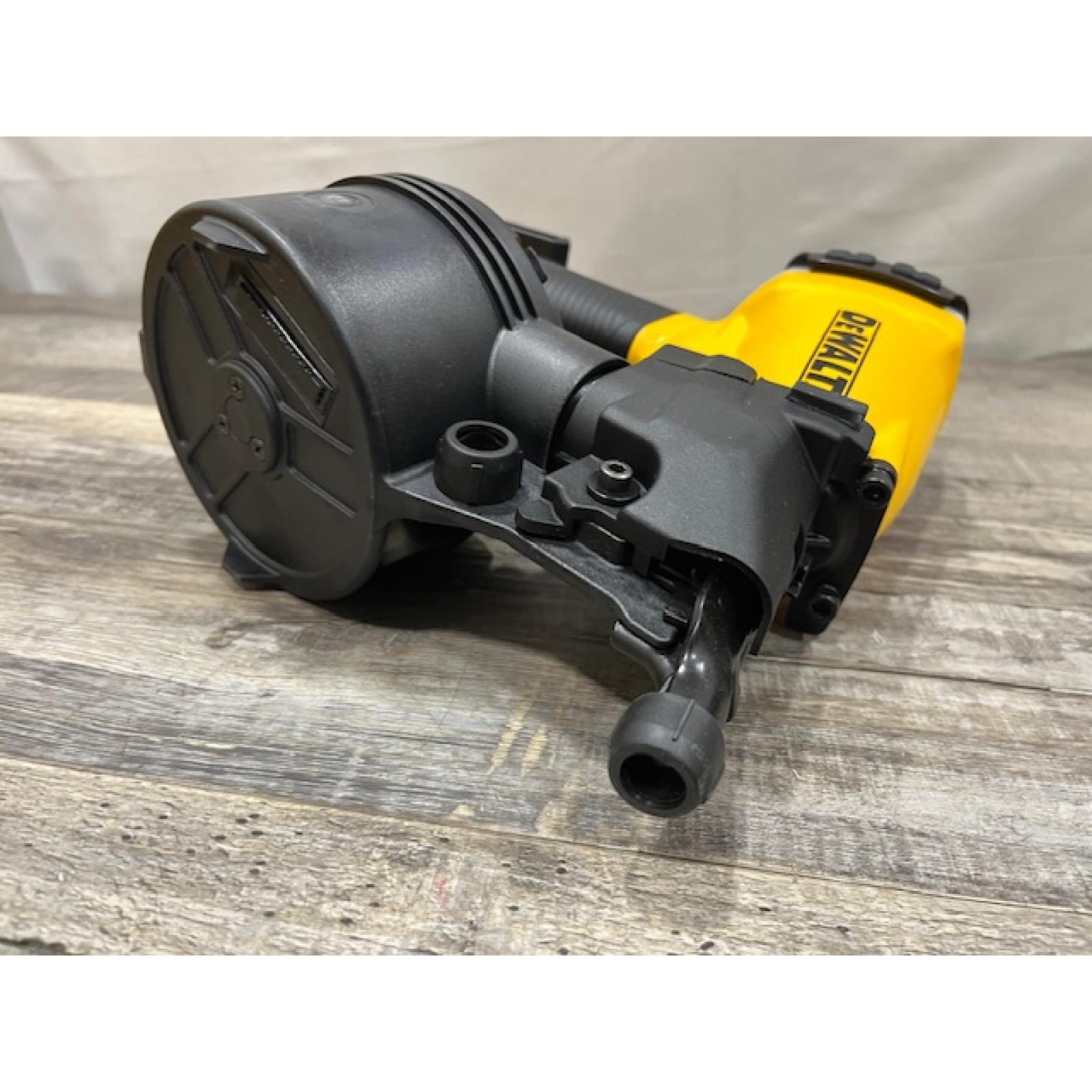 NEW - DEWALT Pneumatic 15-Degree Coil Corded Siding Nailer
