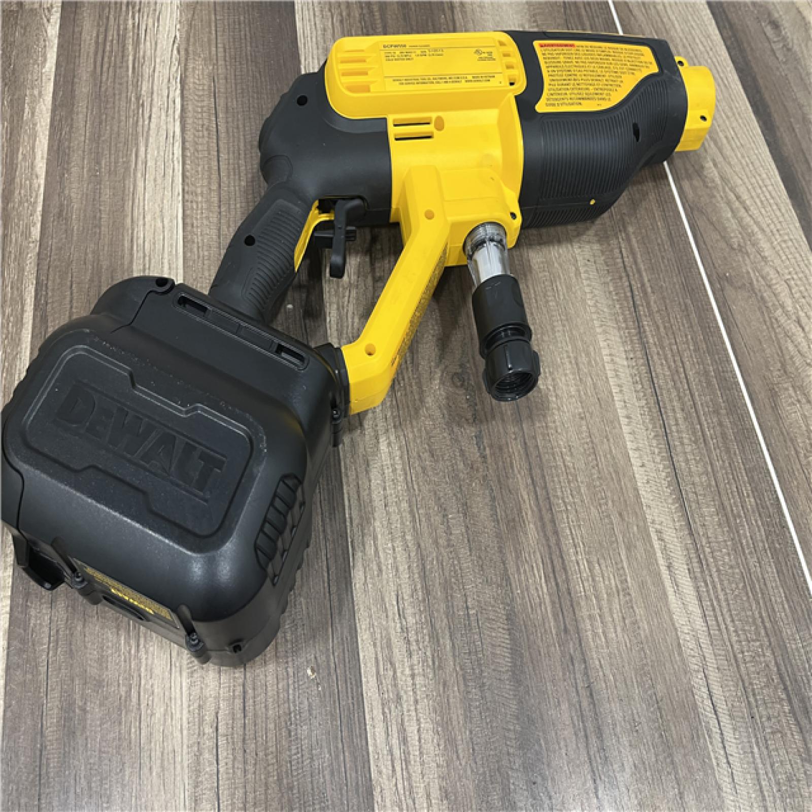 GOOD  Dewalt 20V 550 PSI  1 GPM Cordless Power Cleaner W/ 4 Nozzles Tool-Only DCPW550B