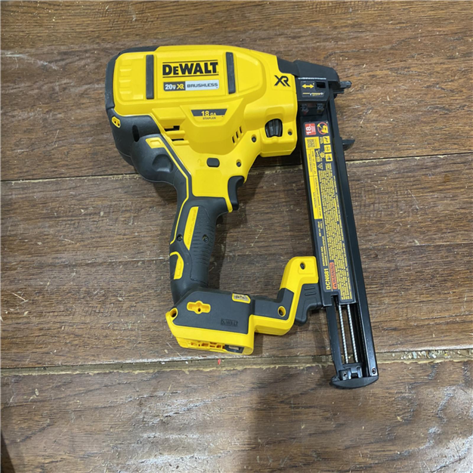 AS-IS DEWALT 20V-MAX XR 18GA BRAD NAILER KIT