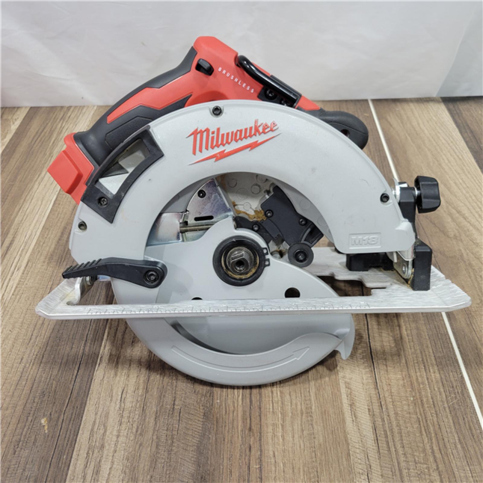 AS-IS Milwaukee M18 7-1/4  18V Brushless Circular Saw 2631-20 (Bare Tool)