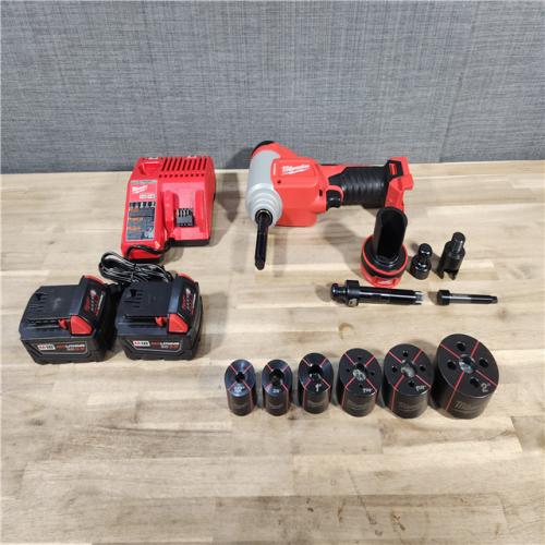 HOUSTON LOCATION - AS-IS MILWAUKEE FORCELOGIC M18 10T KNOCKOUT TOOL 1/2 - 2 KIT