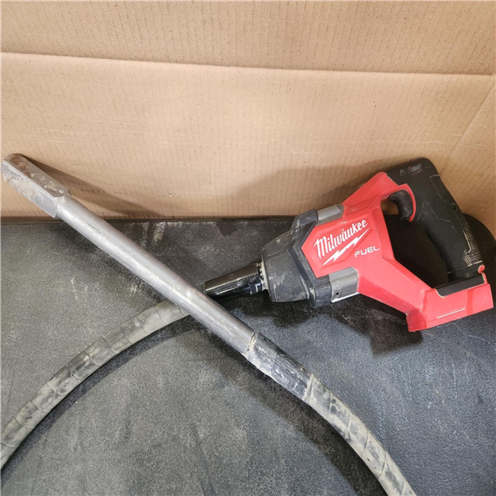 Phoenix Milwaukee M18 FUEL 18V Lithium-Ion Brushless Cordless 8 ft. Concrete Pencil Vibrator (Tool-Only)
