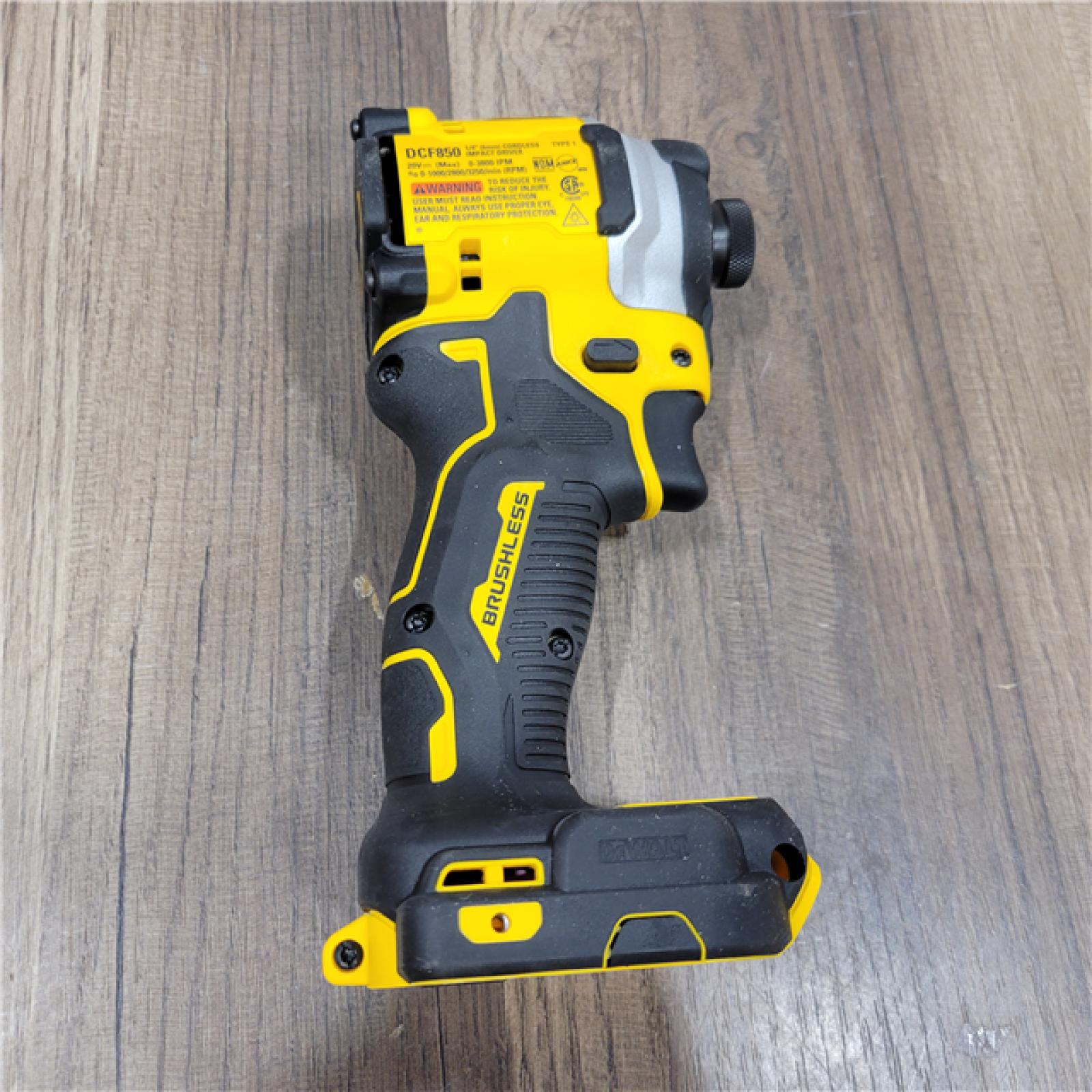 AS-IS  DeWalt ATOMIC 20V MAX Brushless Compact 1/4 in. Impact Driver Kit