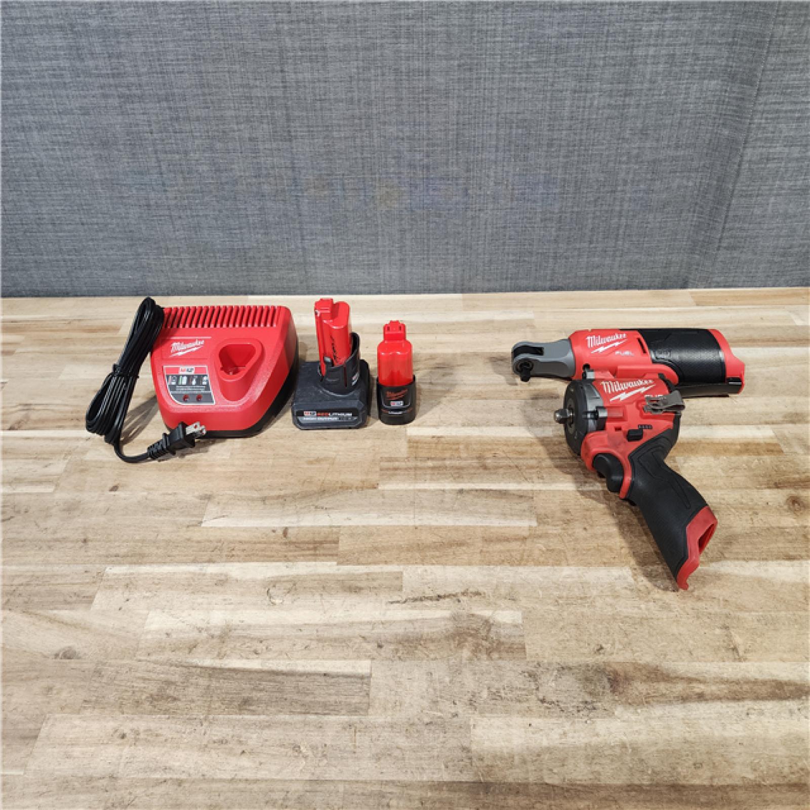 HOUSTON LOCATION - AS-IS MILWAUKEE 2 TOOL COMBO KIT W/ (2) BATTERY & CHARGER