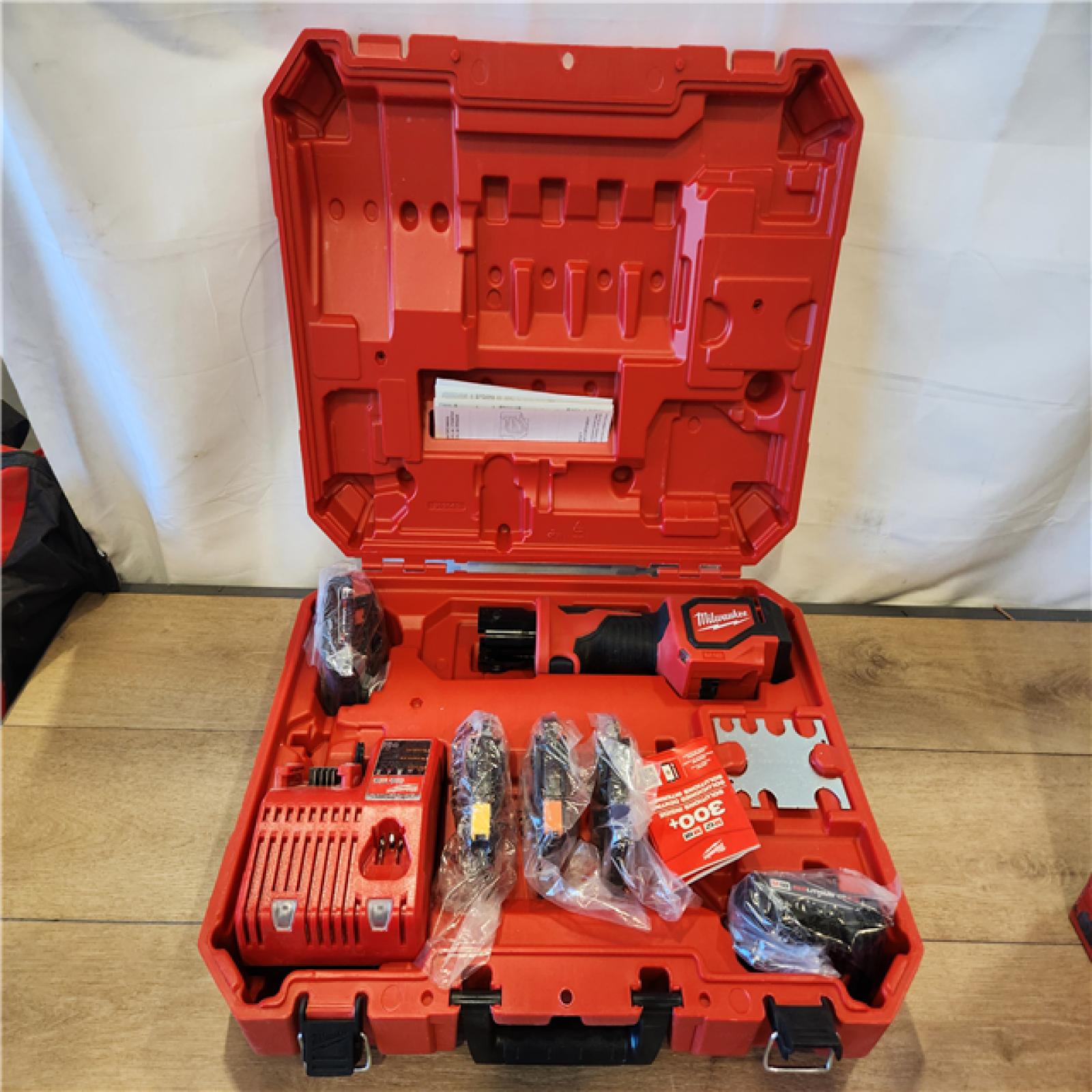 AS-IS- Milwaukee 18V Lithium-Ion Cordless Short Throw PEX Press Tool Kit