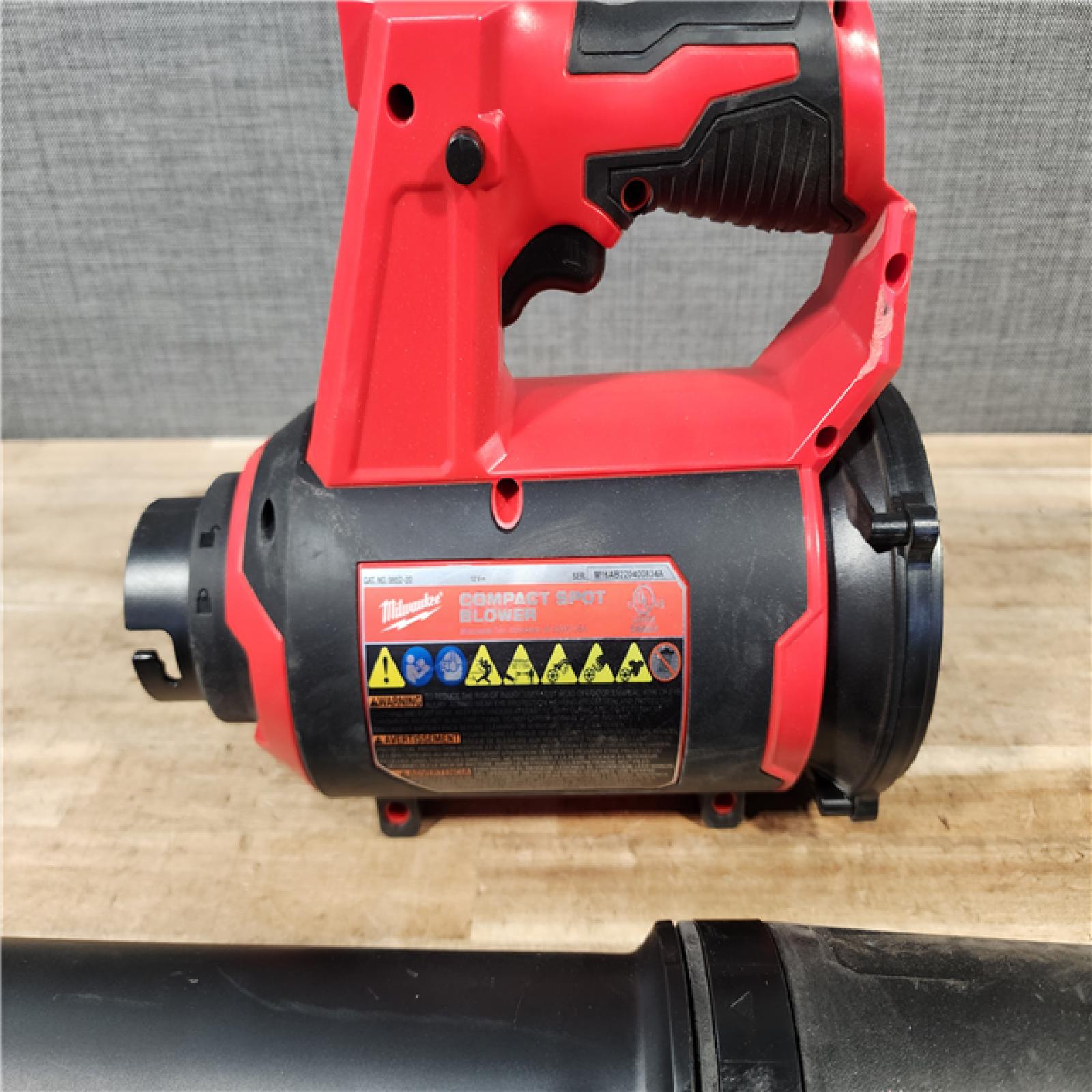 HOUSTON LOCATION - AS - IS Milwaukee 12V Lithium-Ion Cordless Compact Spot Blower (Tool-Only)