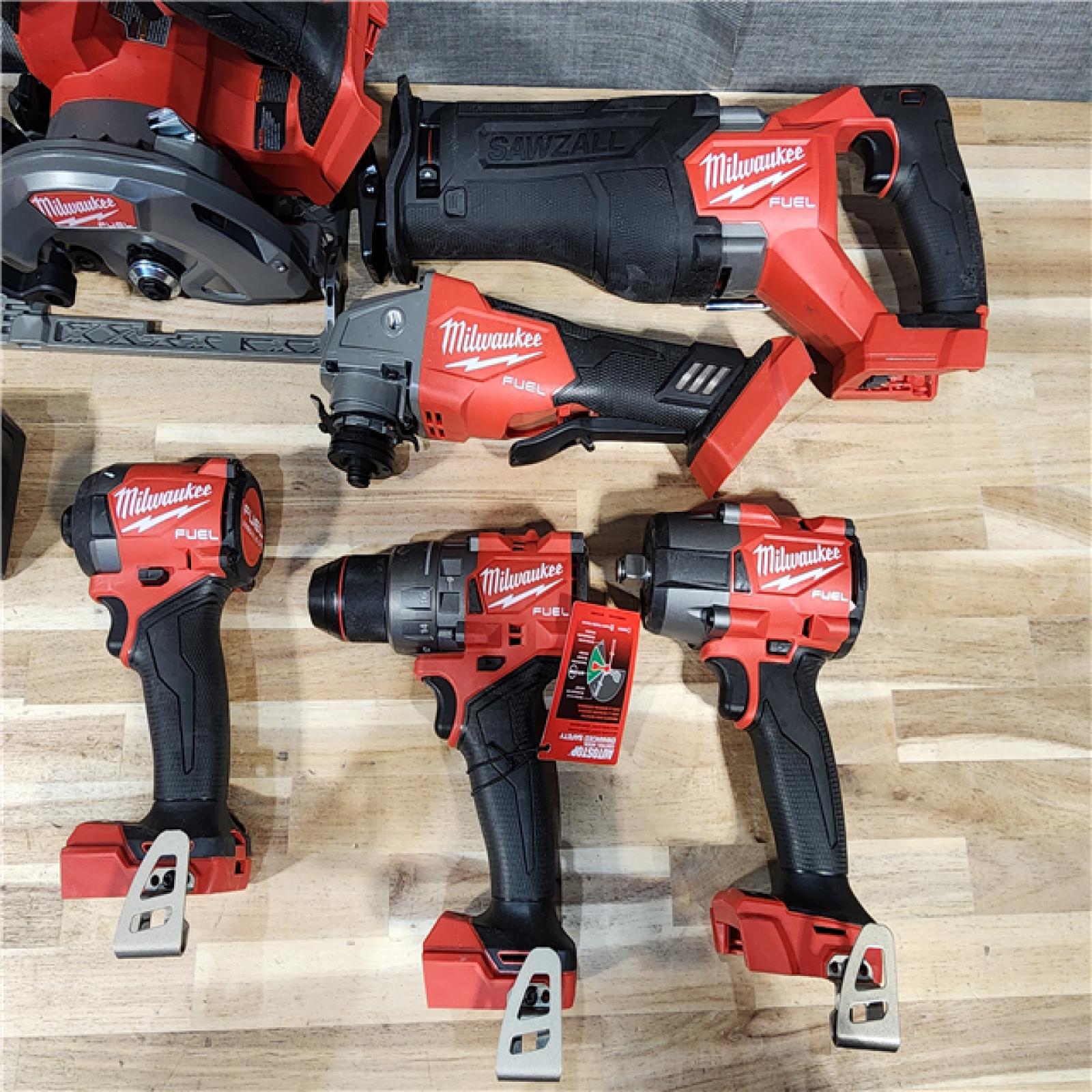 HOUSTON LOCATION - AS-IS Milwaukee 6 Tool Combo Kit W/ (2) Battery & Charger