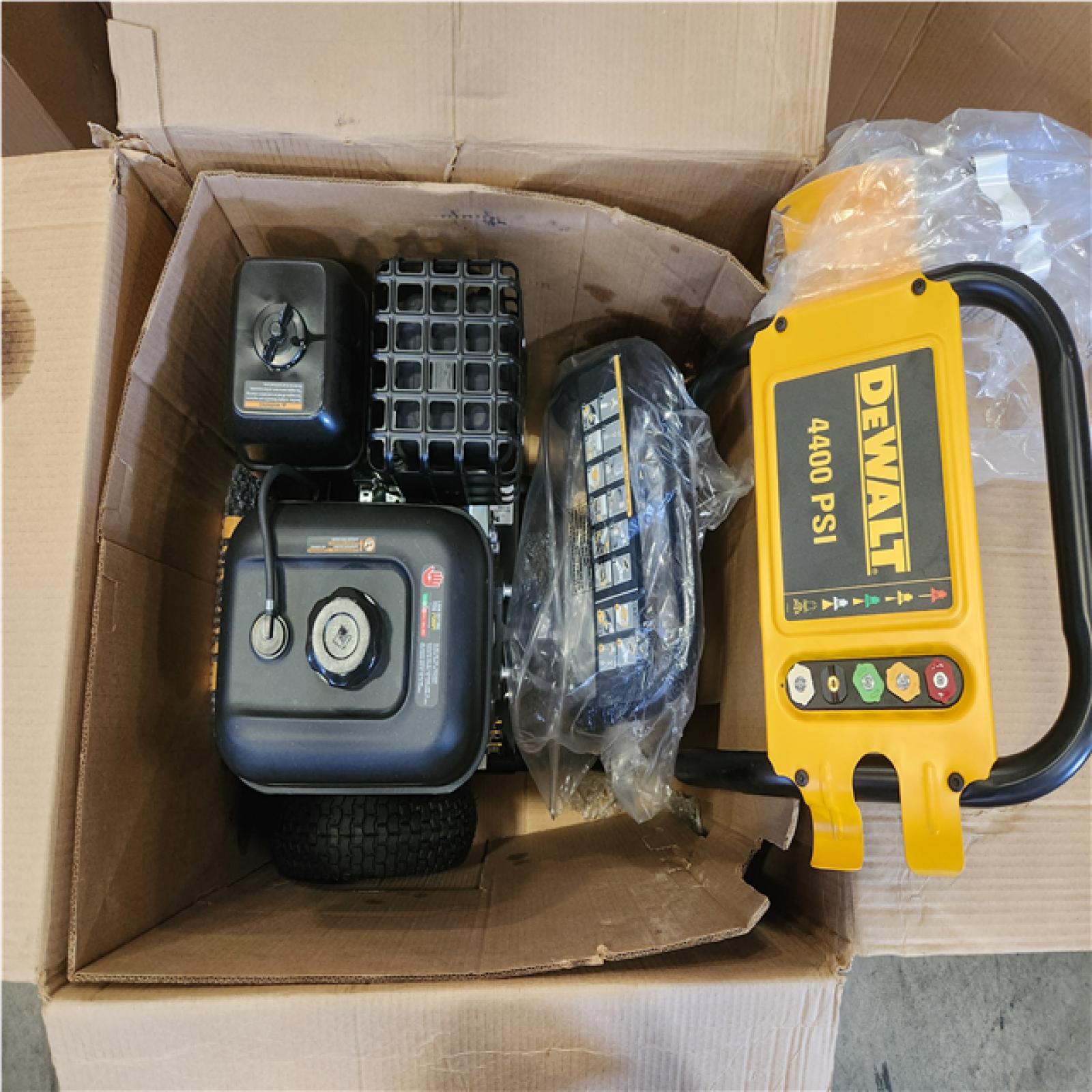 Phoenix NEW DEWALT 4400 PSI 4.0 GPM Cold Water Gas Pressure Washer