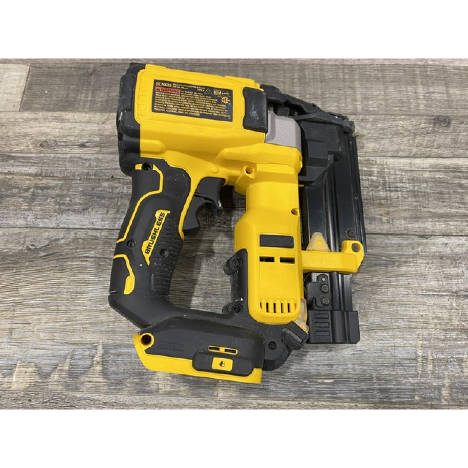 AS-IS DEWALT ATOMIC 20V MAX Lithium Ion Cordless 23 Gauge Pin Nailer Kit