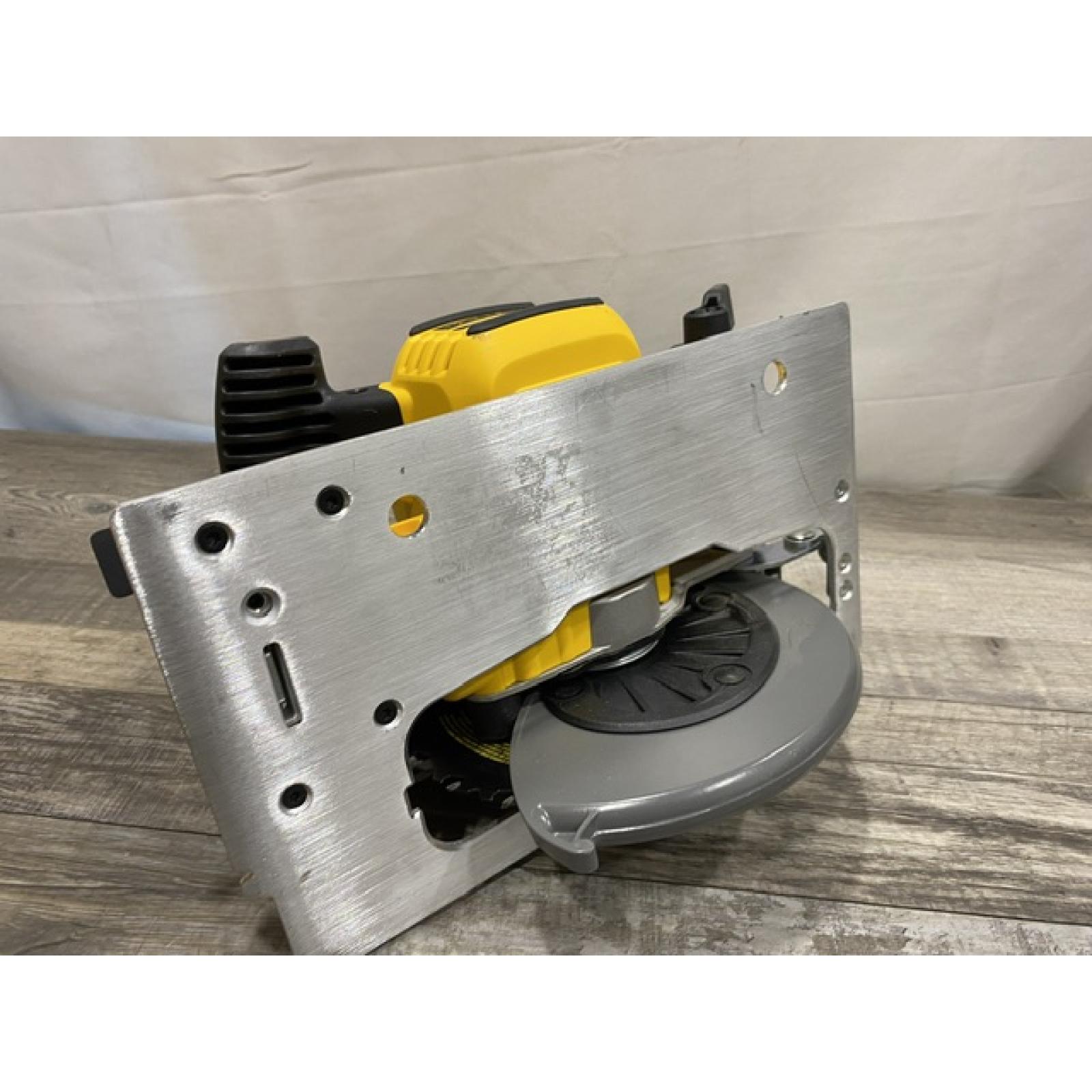 AS-IS DEWALT 20-Volt MAX 7-1/4 in. Cordless Circular Saw (Tool Only)